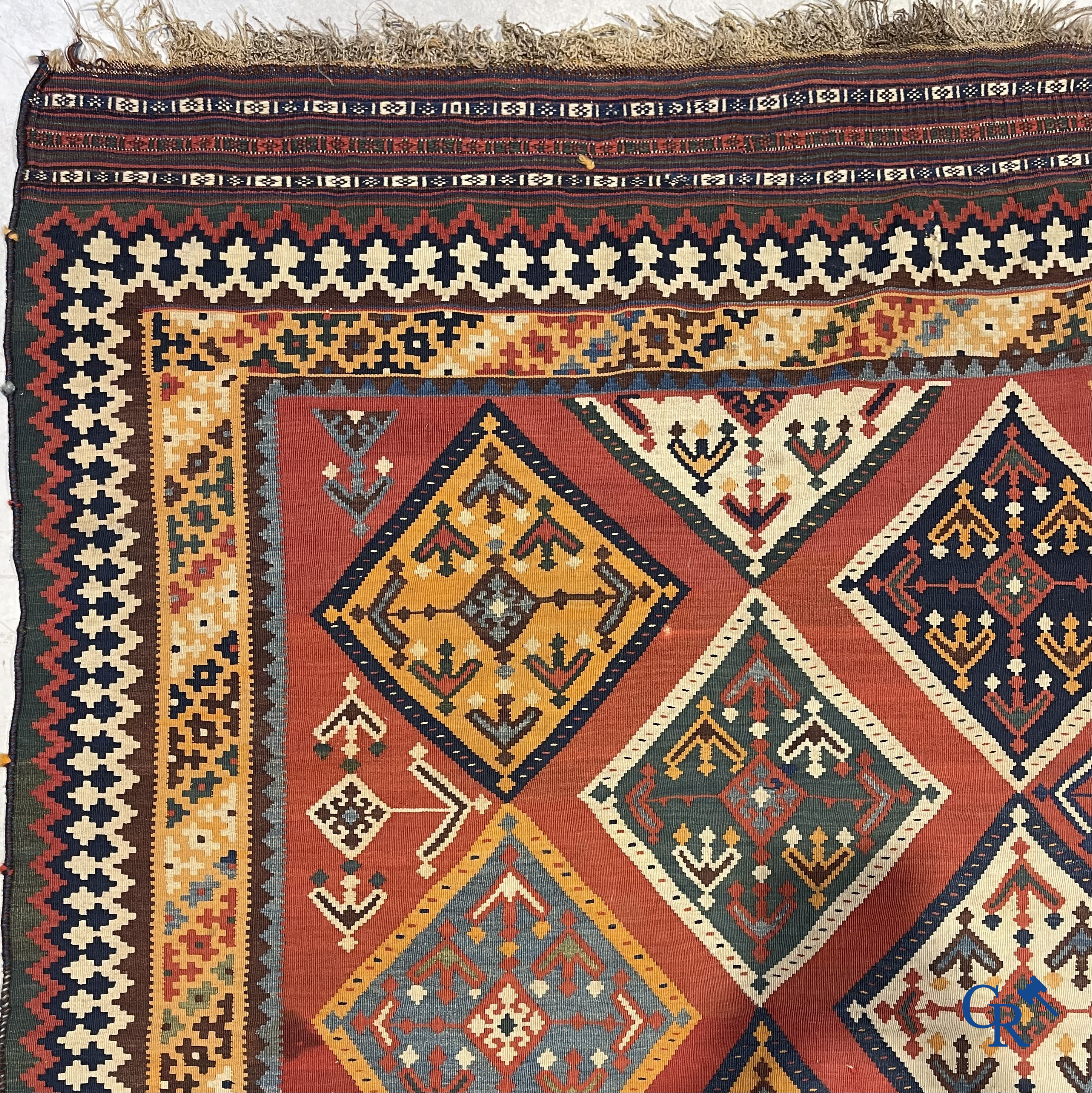 Oosterse tapijten. Handgeknoopt Perzisch tapijt. Kilim.