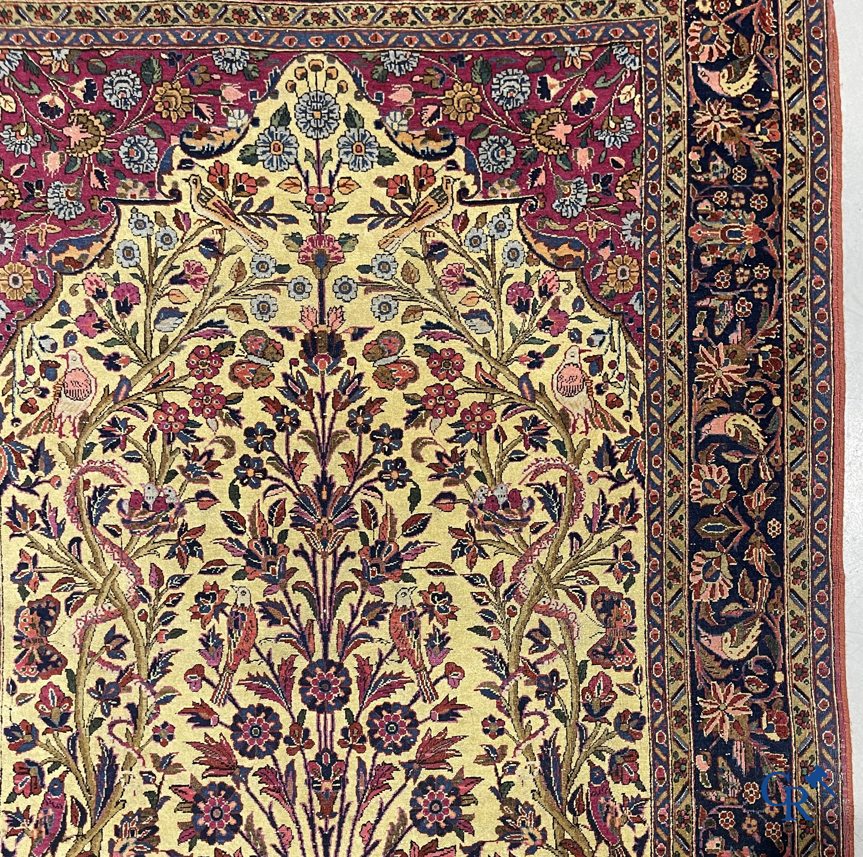 Tapis d'orient. Kashan. Tapis persan antique en soie avec motif arbre de vie.