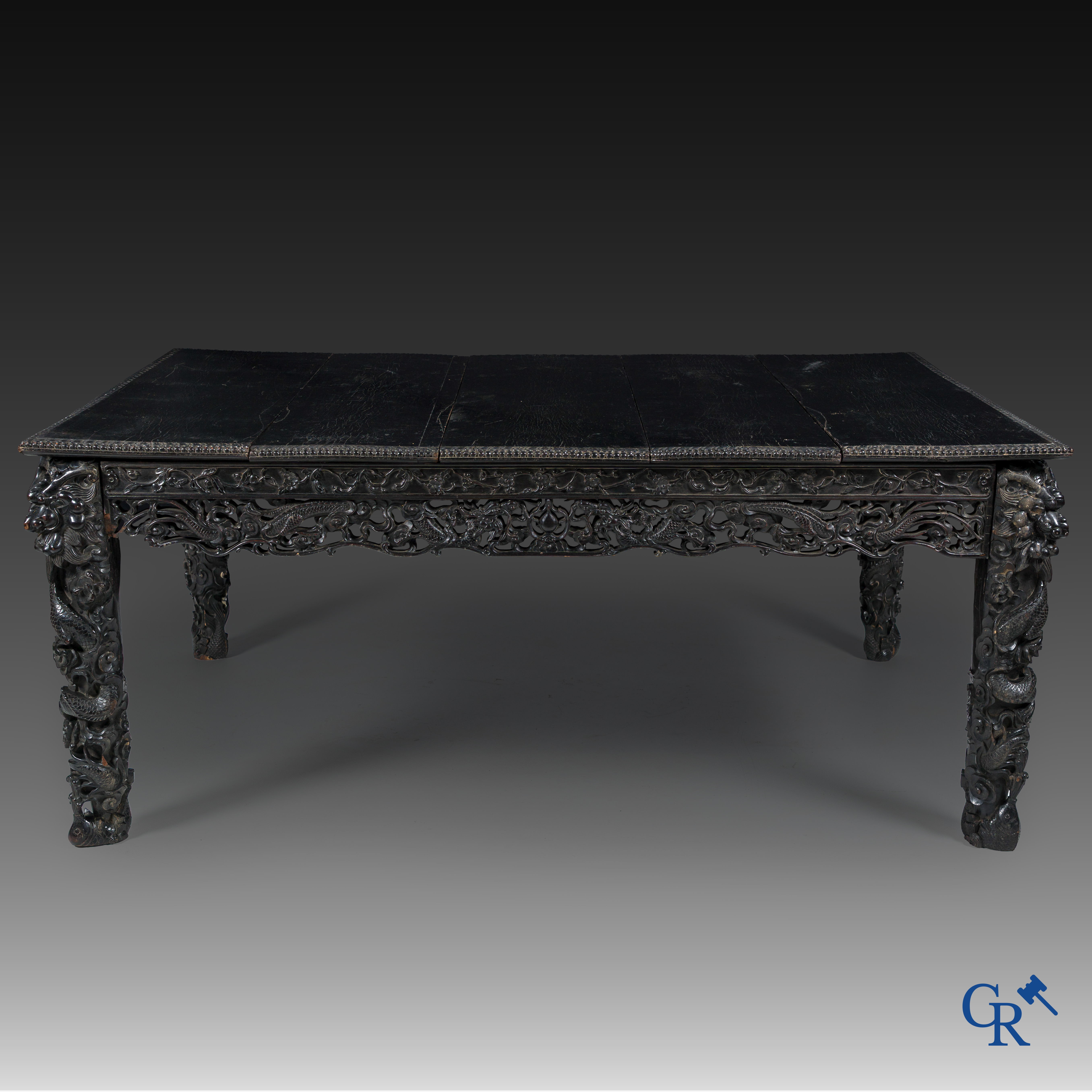 Aziatica. China. Imposante gesculpteerde Hongmu draken tafel. Qing Dynastie.