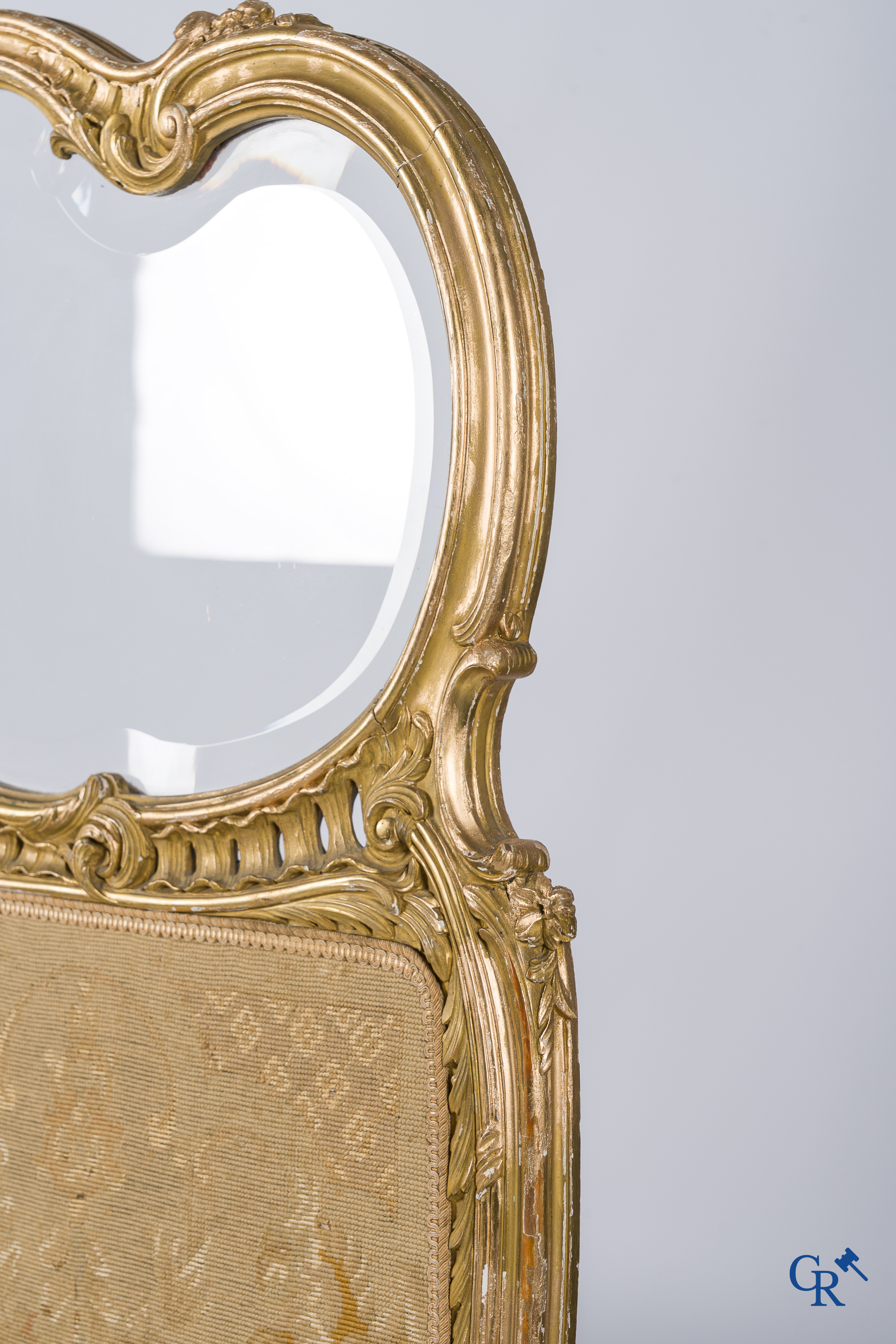 3-piece room divider in finely carved and gilded wood decorated with broderie. LXV style, circa 1900.