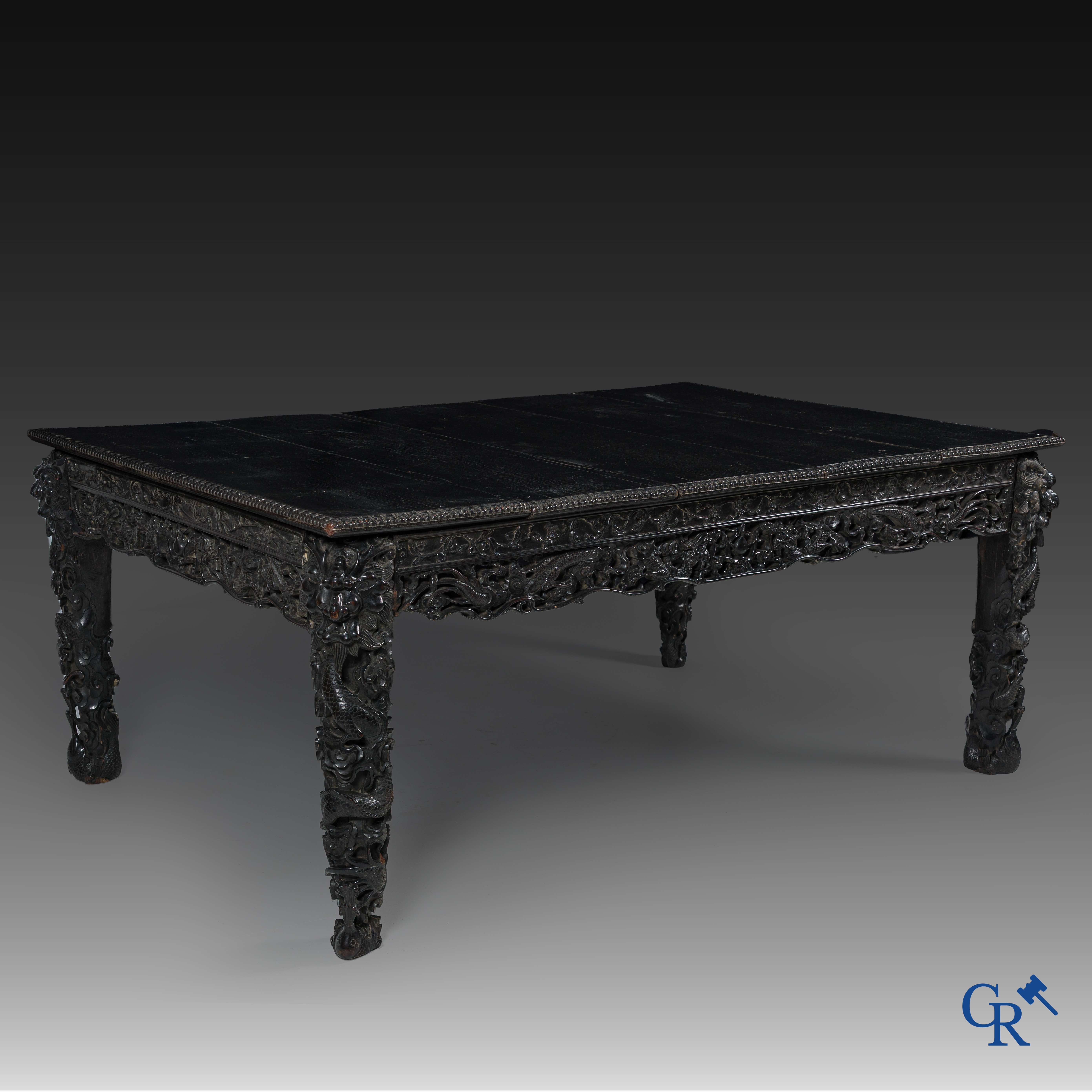 Aziatica. China. Imposante gesculpteerde Hongmu draken tafel. Qing Dynastie.