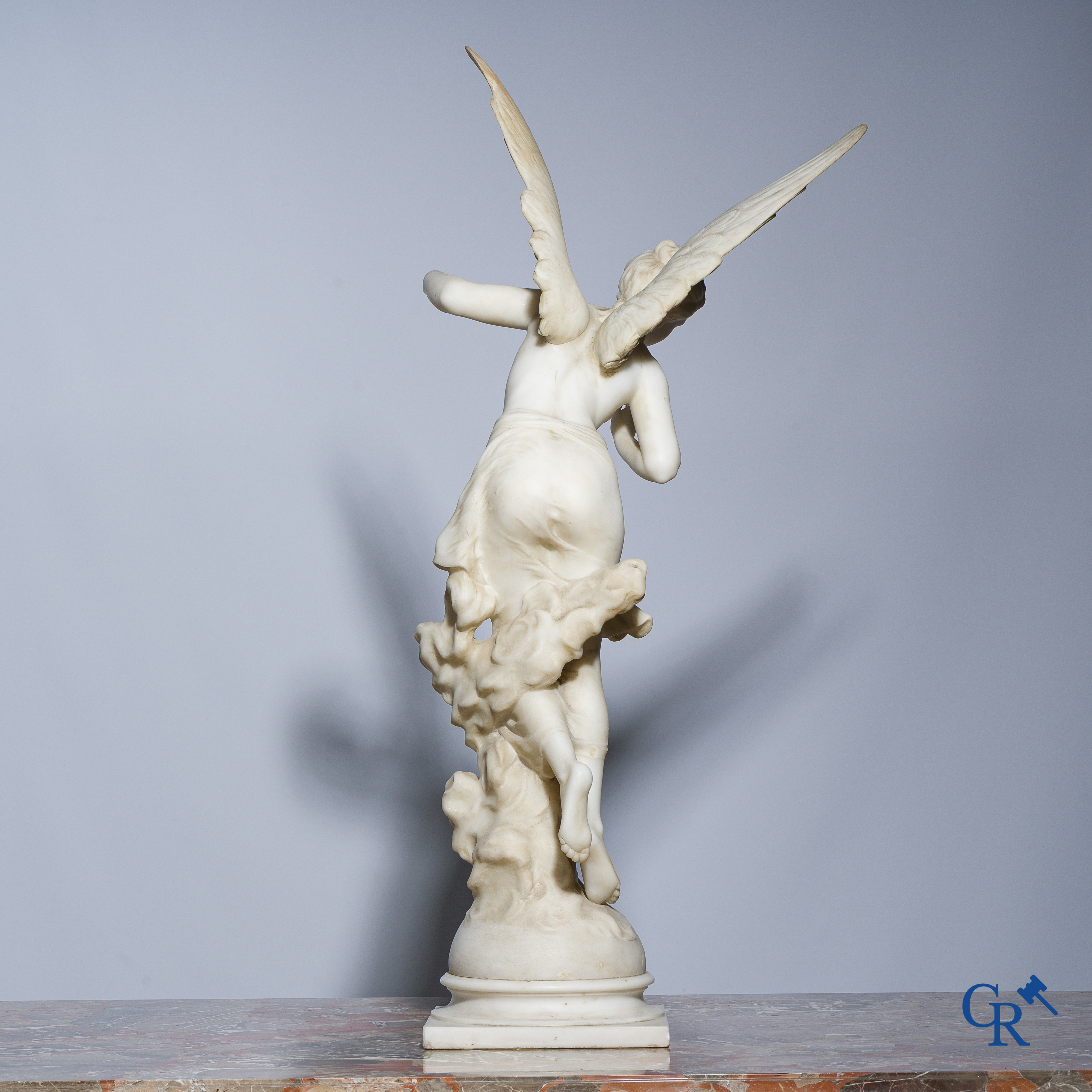 Mathurin Moreau (1822-1912) "Gevleugelde godin" Carrara marmer. Circa 1900.