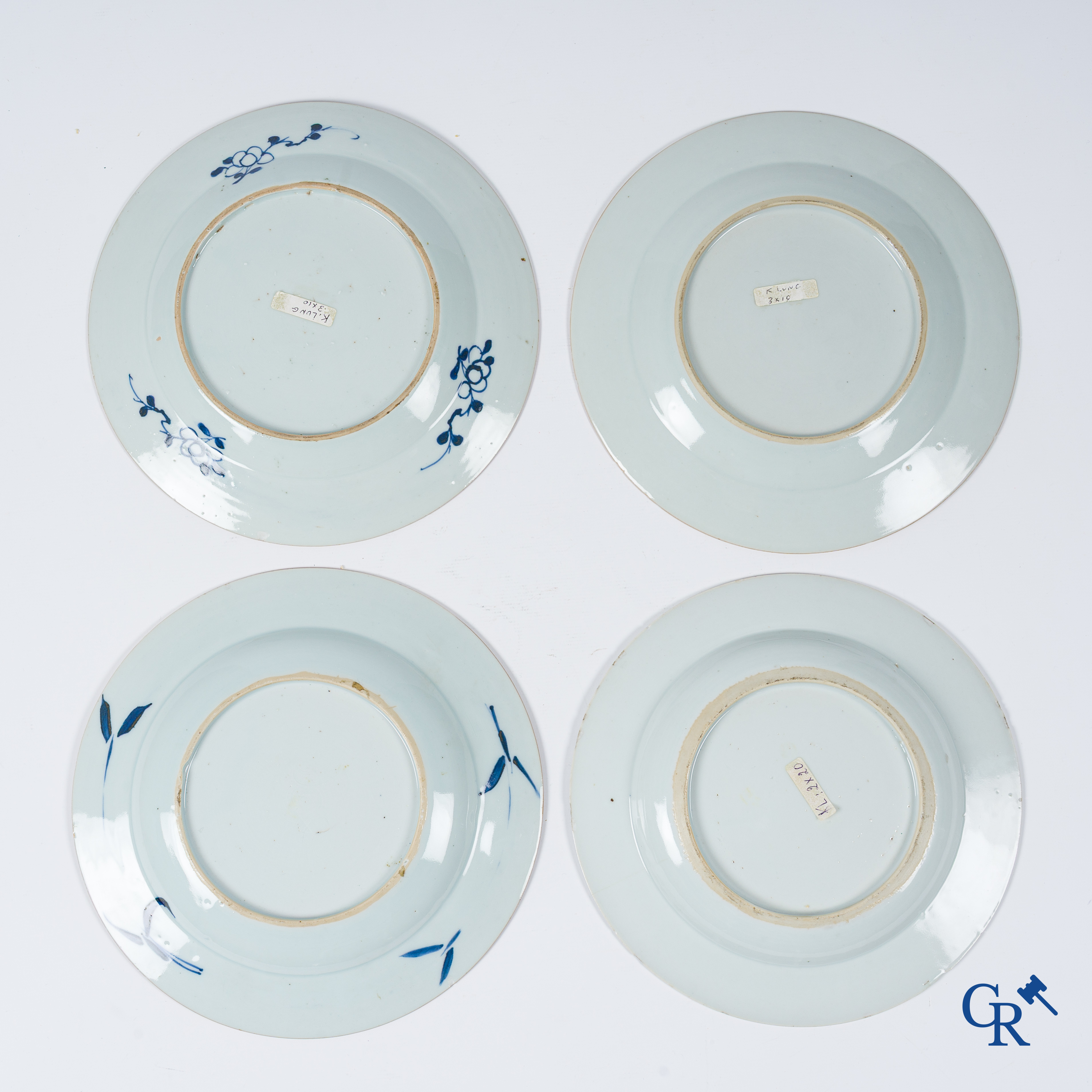 Aziatica. Chinees porselein. 4 Chinese blauw wit borden. Qianlong periode.