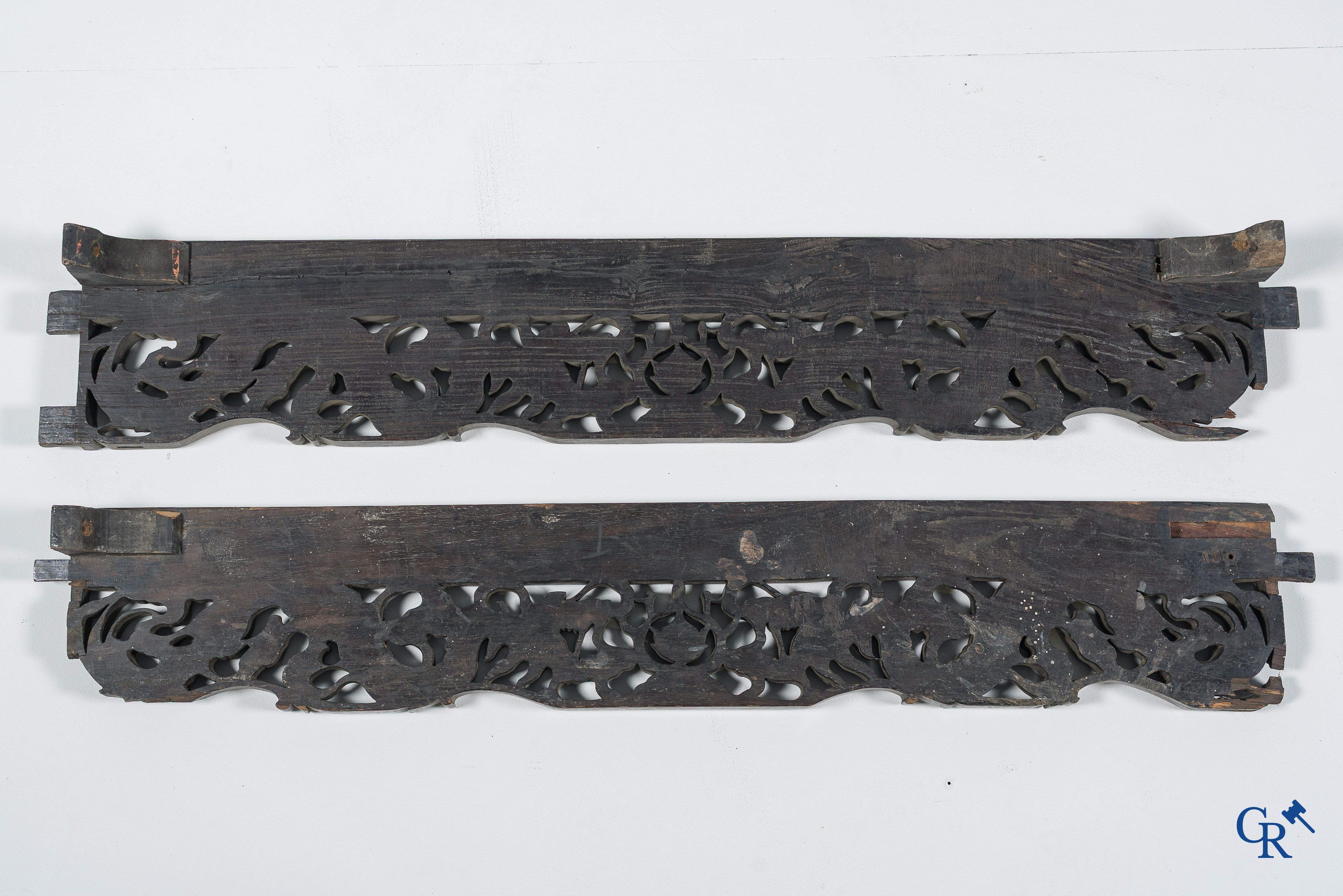Aziatica. China. Imposante gesculpteerde Hongmu draken tafel. Qing Dynastie.