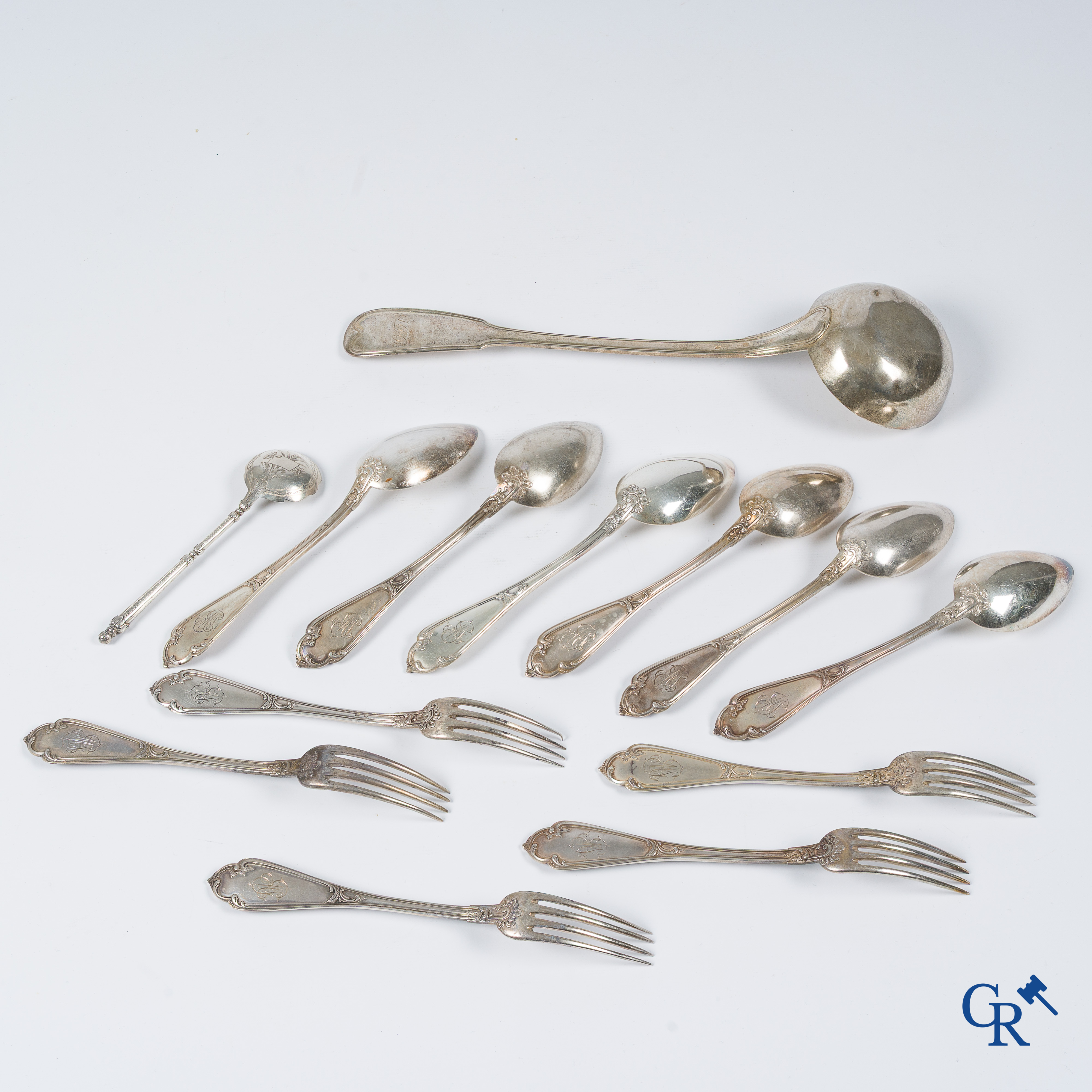 Zilver. Kavel met bestek in zilver 800°/00.
