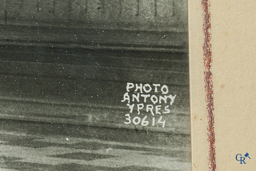 Fotografie. Maurice Antony (Ieper 1883-Oostende 1963) Interessant lot van 3 originele ingelijste foto's.