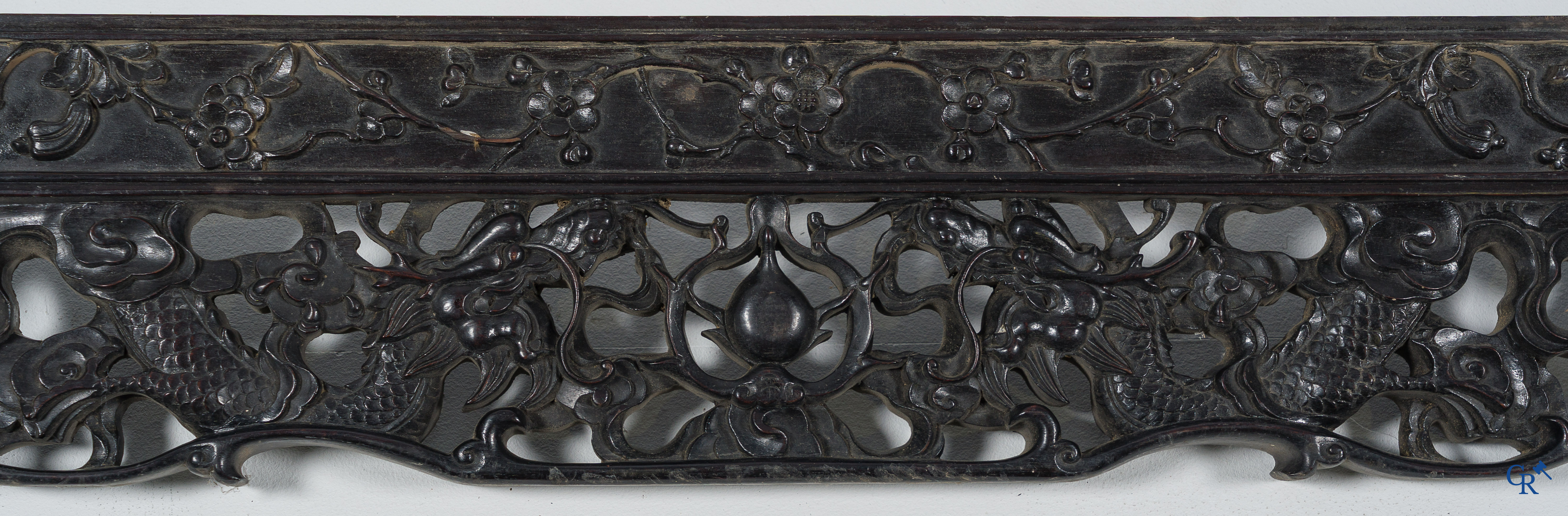 Aziatica. China. Imposante gesculpteerde Hongmu draken tafel. Qing Dynastie.
