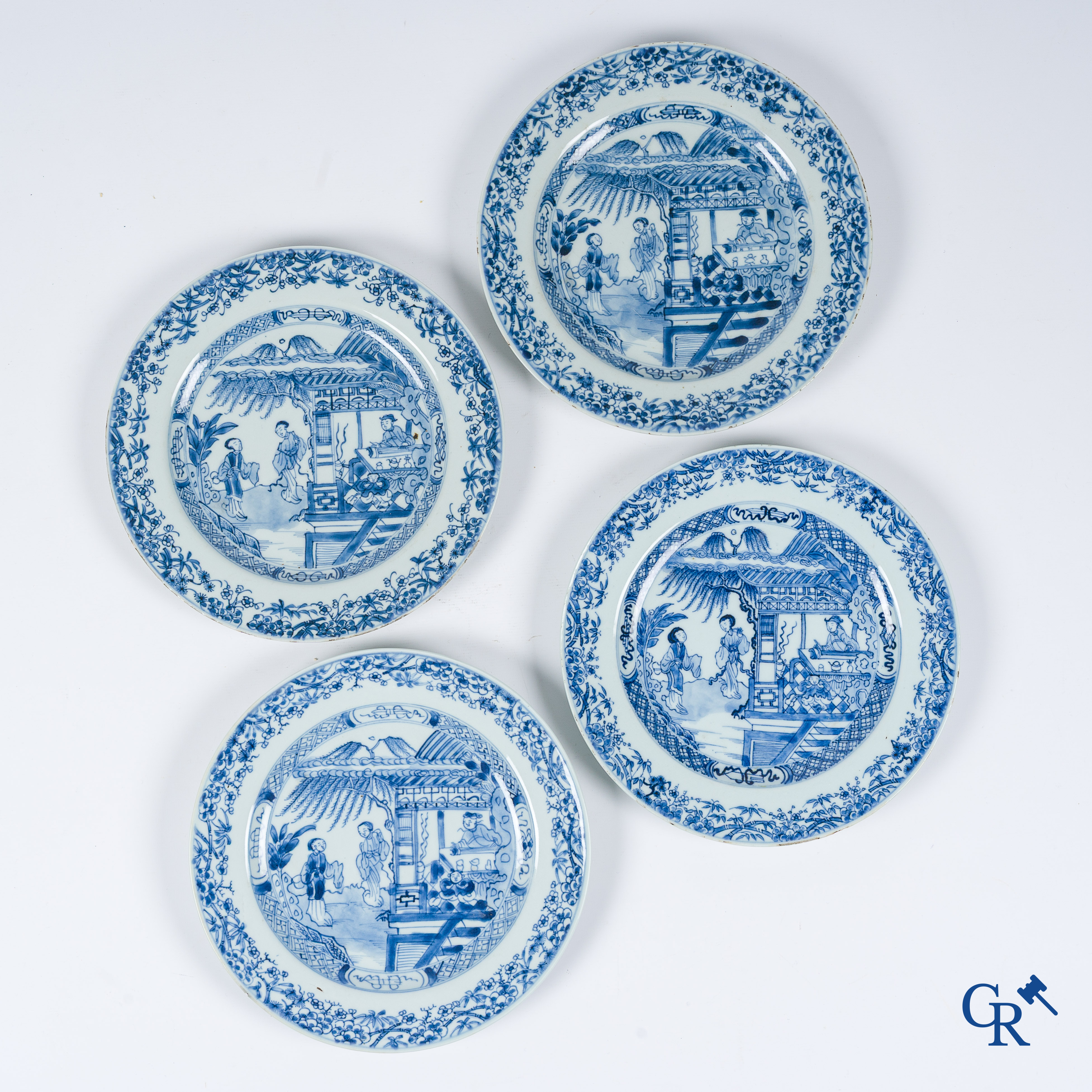 Aziatica. Chinees porselein. 4 Chinese blauw wit borden. Qianlong periode.