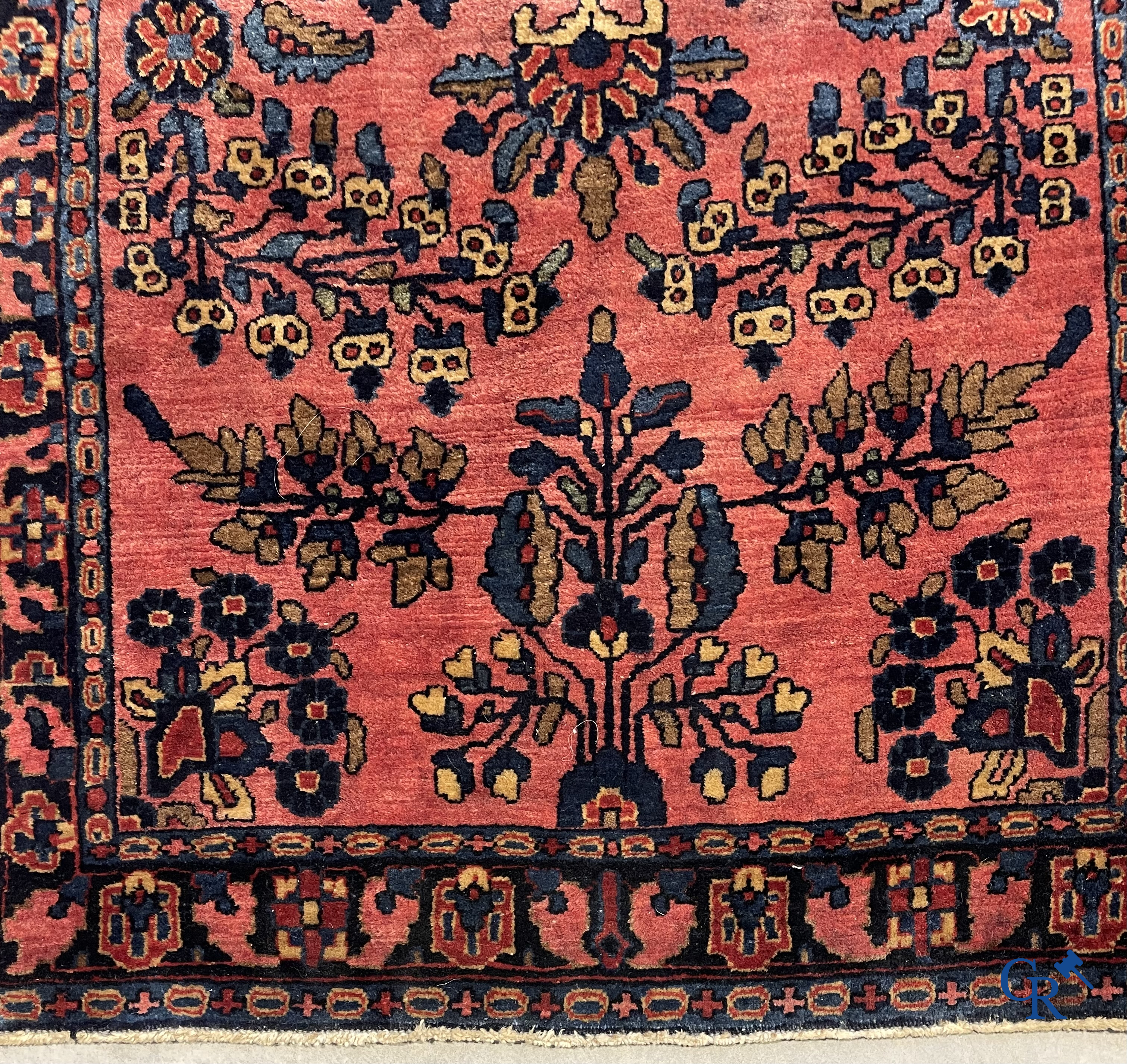 Oosterse tapijten. Sarouk. Antiek handgeknoopt Perzisch tapijt. Floraal decor. Zijde en wol.