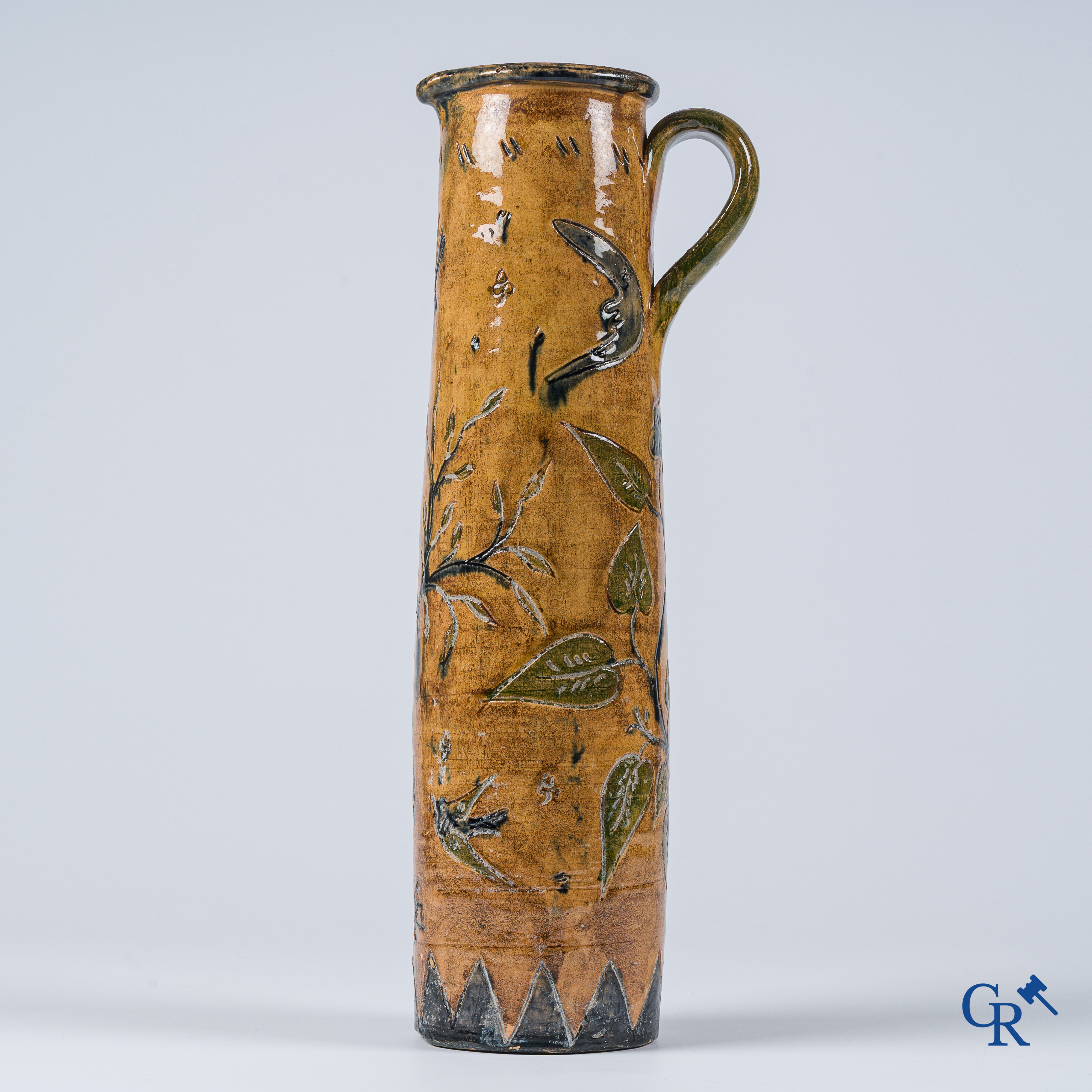 Vlaams aardewerk. Ateliers Bourgoignie te Bredene. Zogenaamde "Lange Nelle" Art Nouveau vaas. Circa 1900.