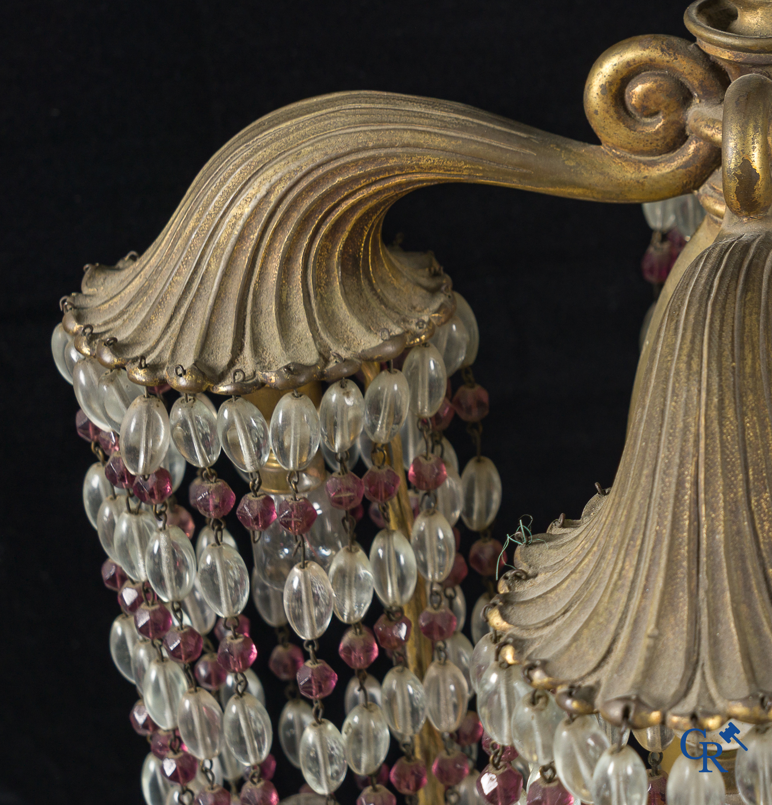 Art Deco. Süe et Mare. Luchter in brons en kristallen kralen. Circa 1925.