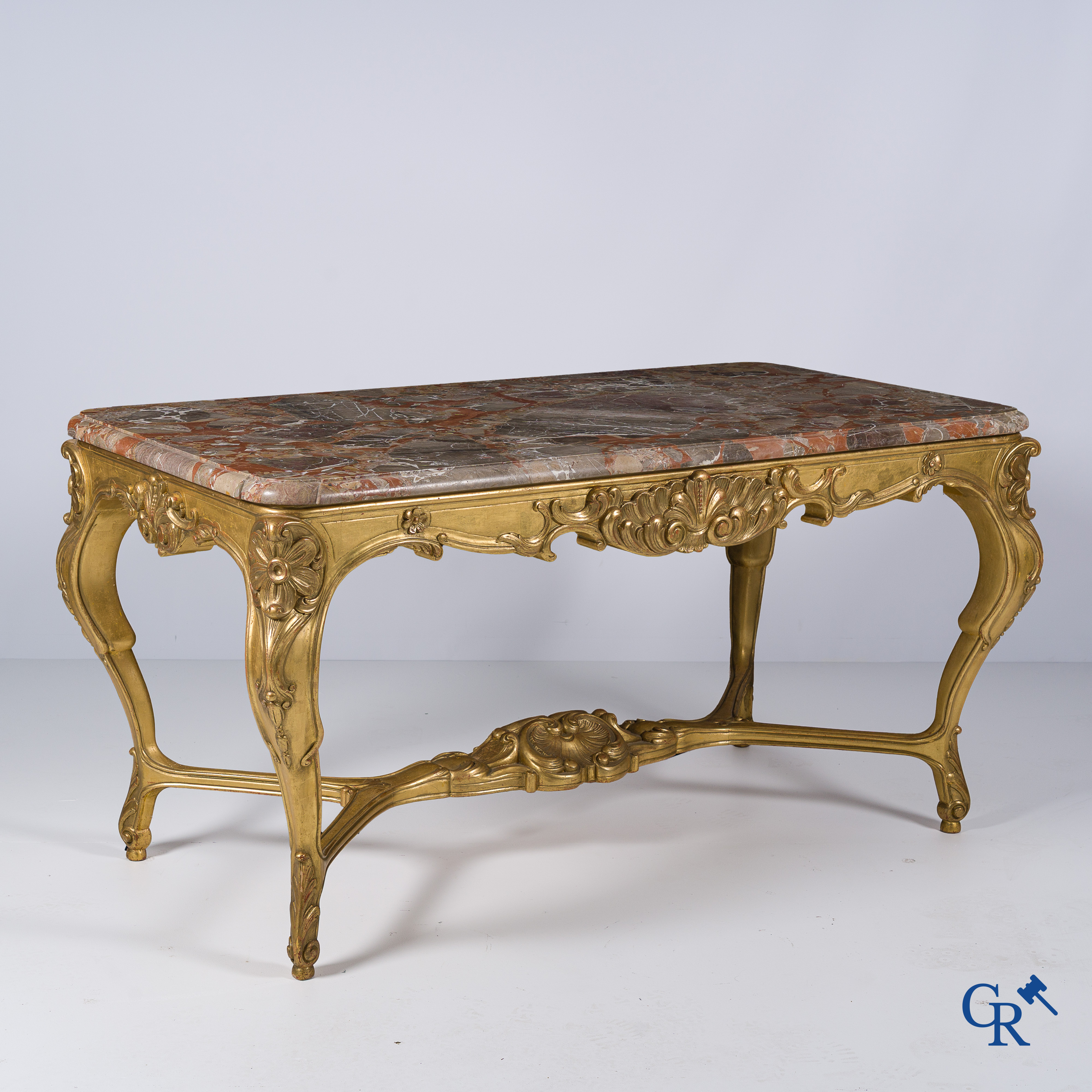 Hout gesculpteerde en vergulde console tafel met marmer bovenblad. LXV-stijl.