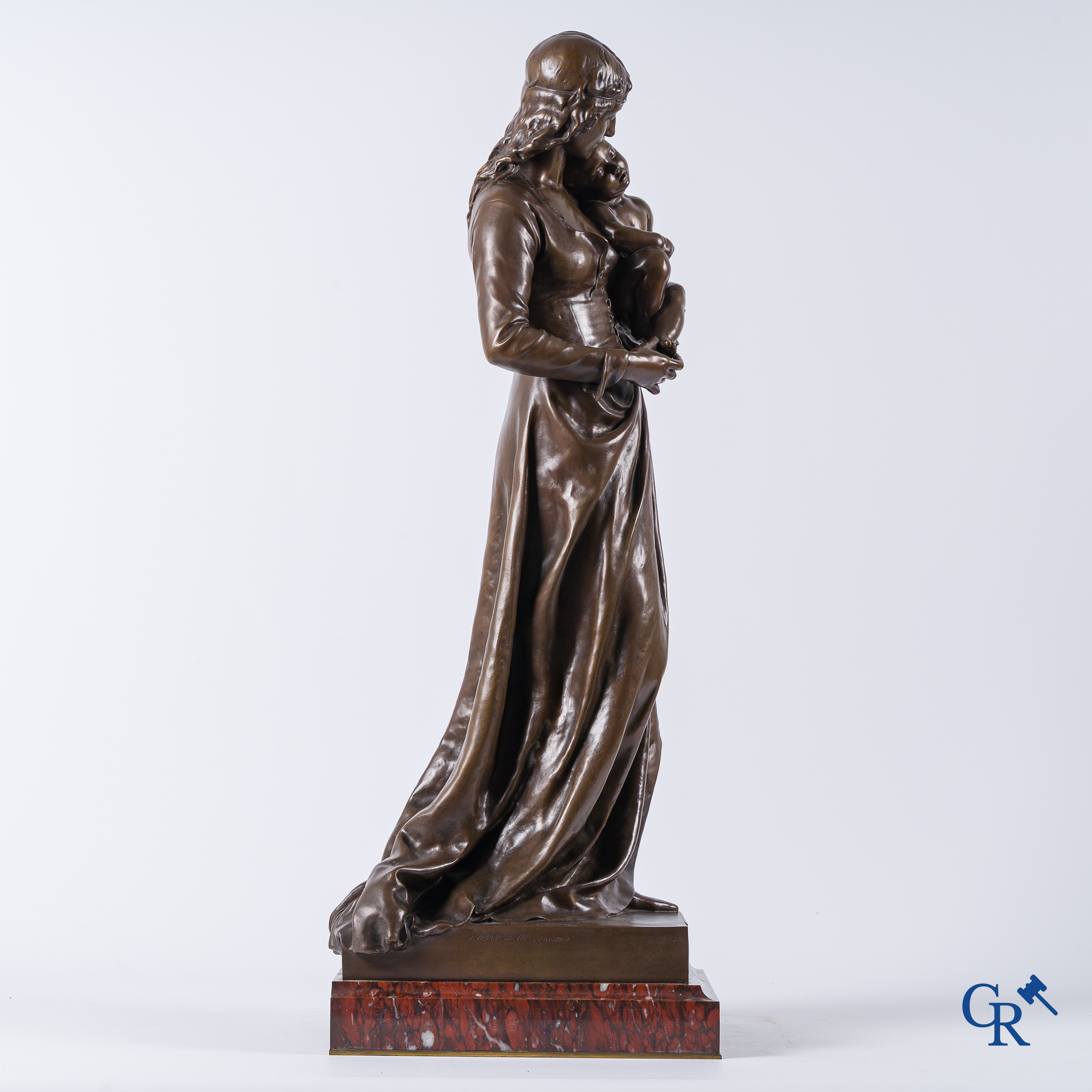 Jean Gautherin (1840-1890) en gieterij Barbedienne. Clotilde de Surville. Bronzen beeld met bruine patine.