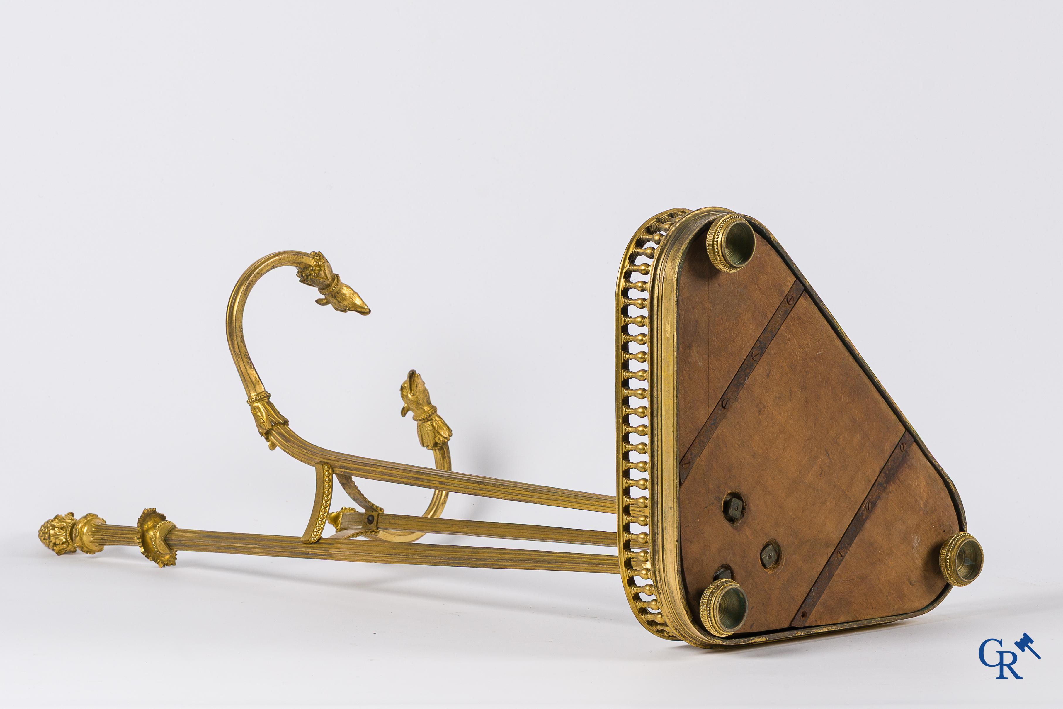 Empire. Porte parapluie met adelaarskoppen in fijn geciseleerde en vergulde brons. Frankrijk, circa 1810.