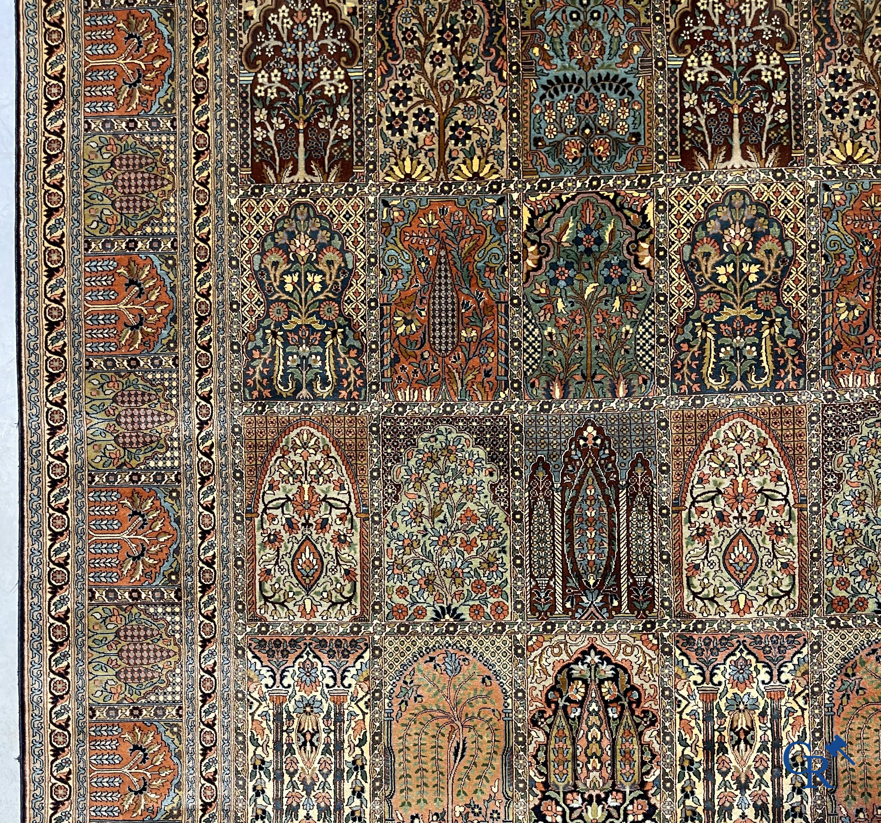 Oosterse tapijten. Uitzonderlijk zijden Khesti "garden design" tapijt. Kashmir.