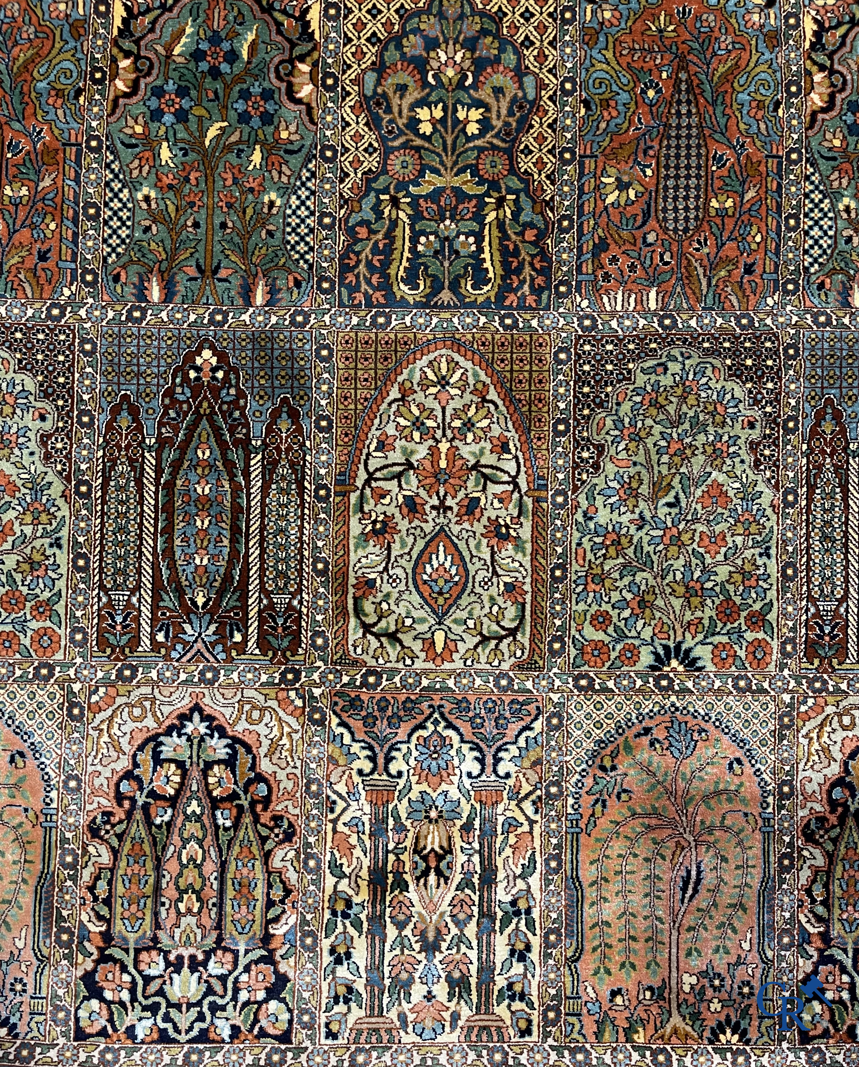 Oosterse tapijten. Uitzonderlijk zijden Khesti "garden design" tapijt. Kashmir.