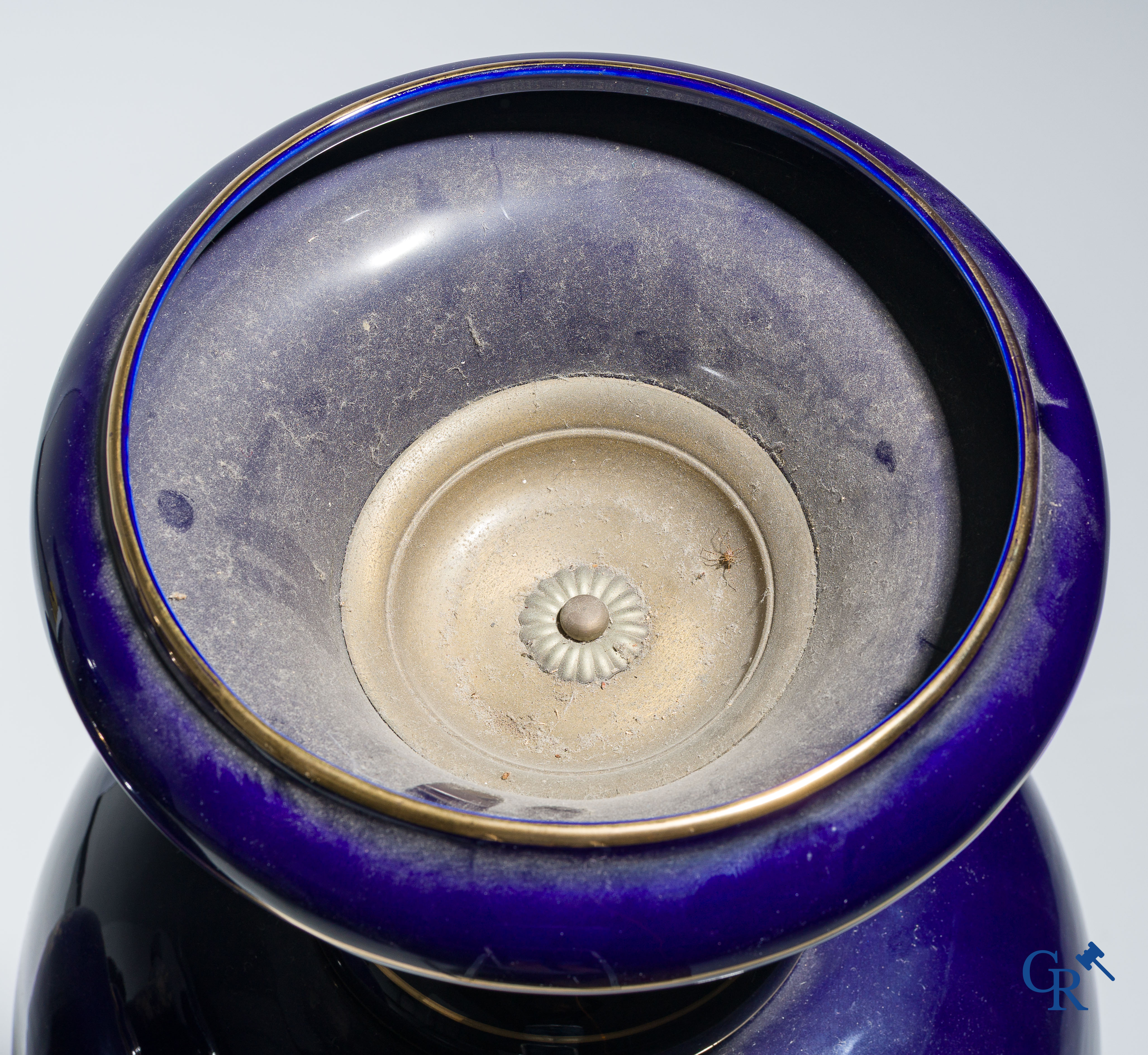 Impressive pair of vases in cobalt blue porcelain. Decor of gold pheasants and flowers. Circa 1950.