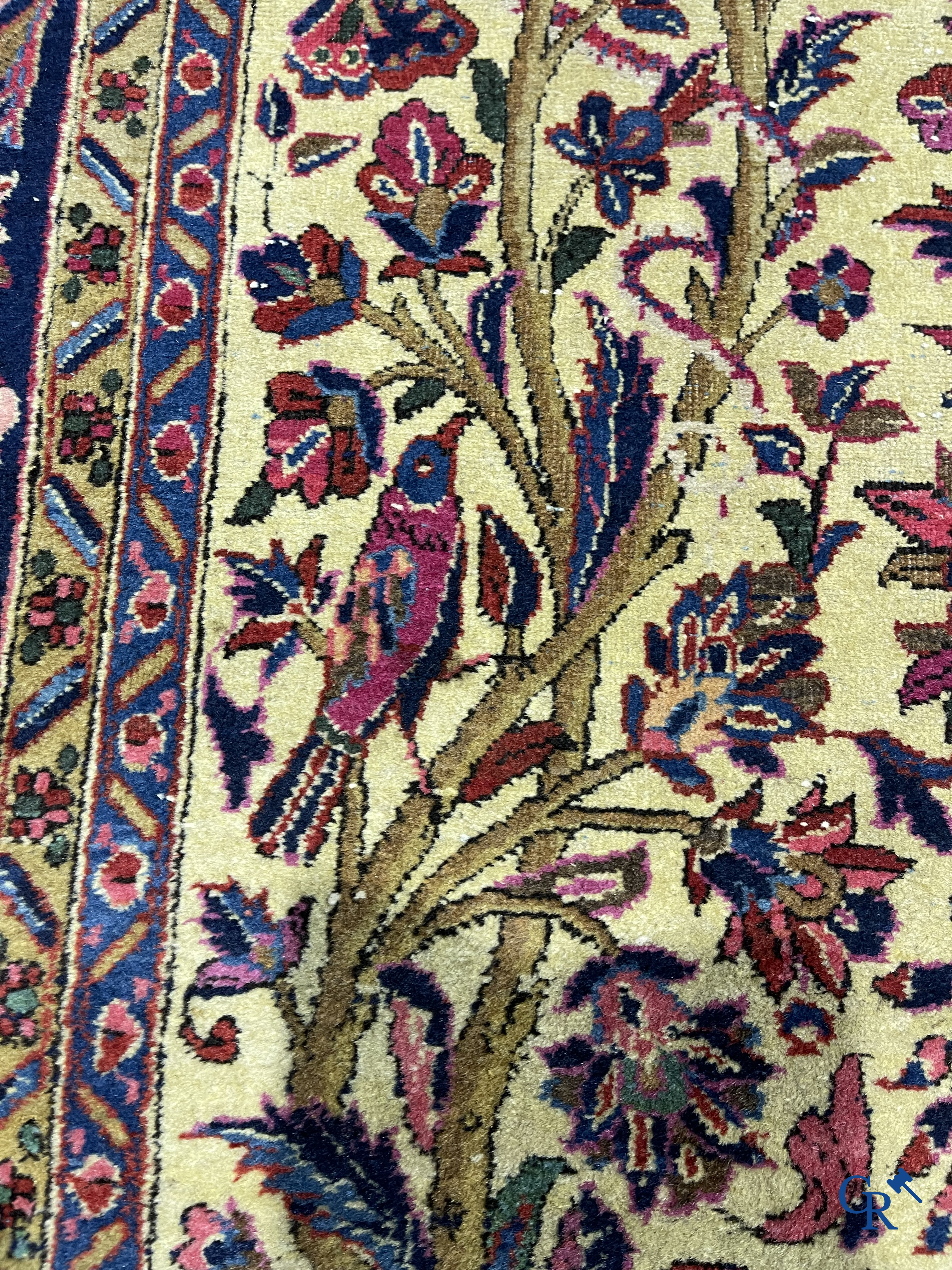 Tapis d'orient. Kashan. Tapis persan antique en soie avec motif arbre de vie.