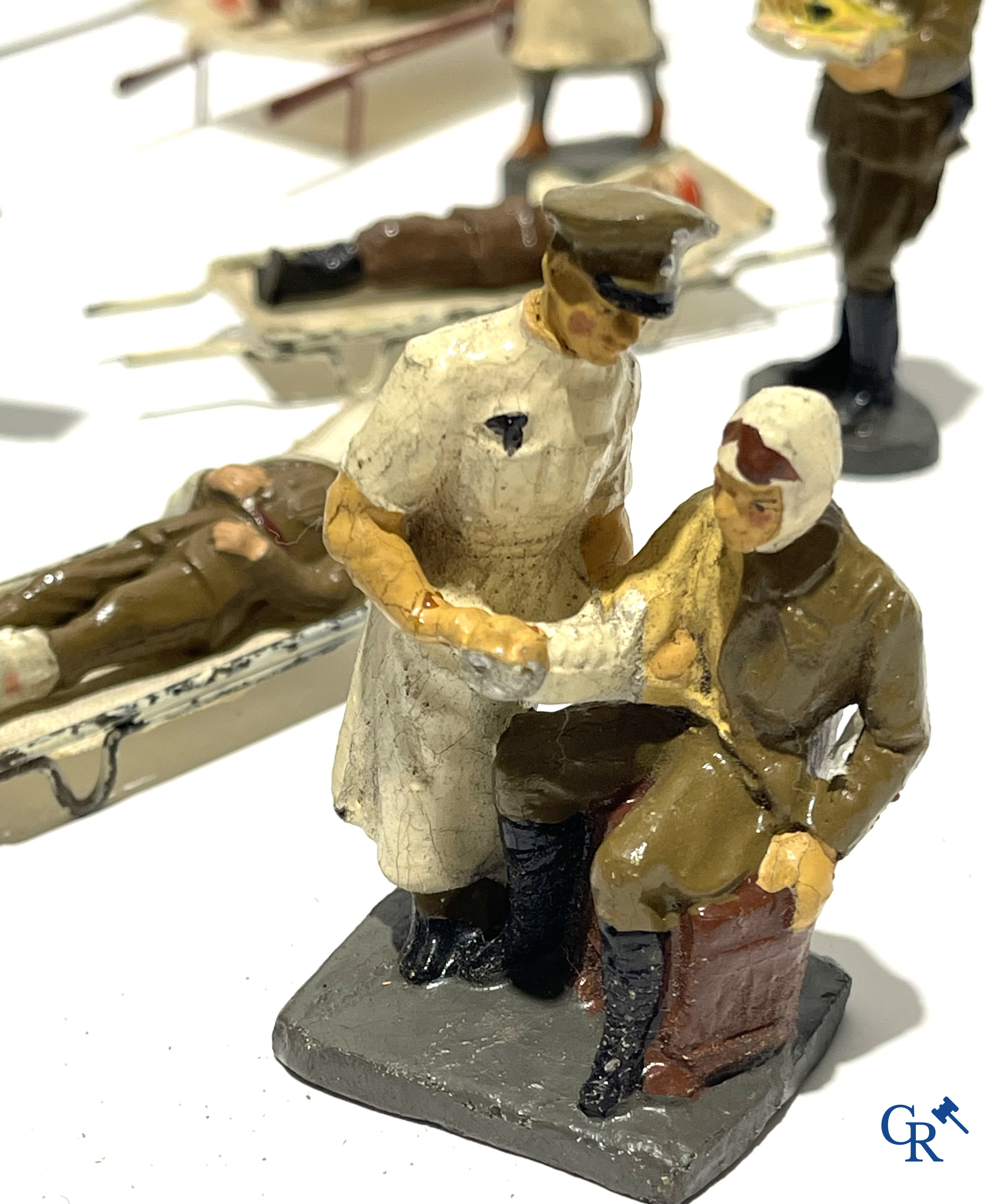 Oud Speelgoed. Uitzonderlijk goed bewaard lot Duits militair speelgoed in blik en figuren in composiet. Jaren '30-'40.