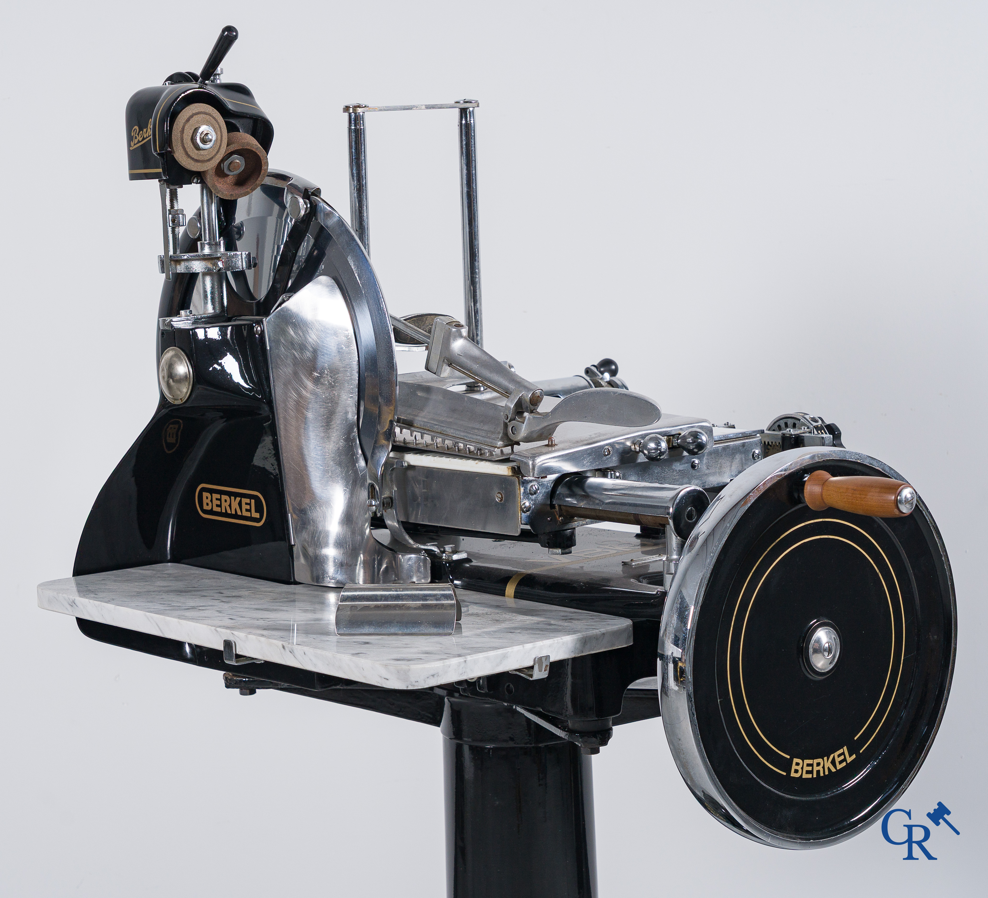"Van Berkel's Patent" Importante Berkel VBP8, Machine à découper la viande et le fromage "Trancheuse à volant". Modèle 8 numéroté n°842948, circa 1930-1940.