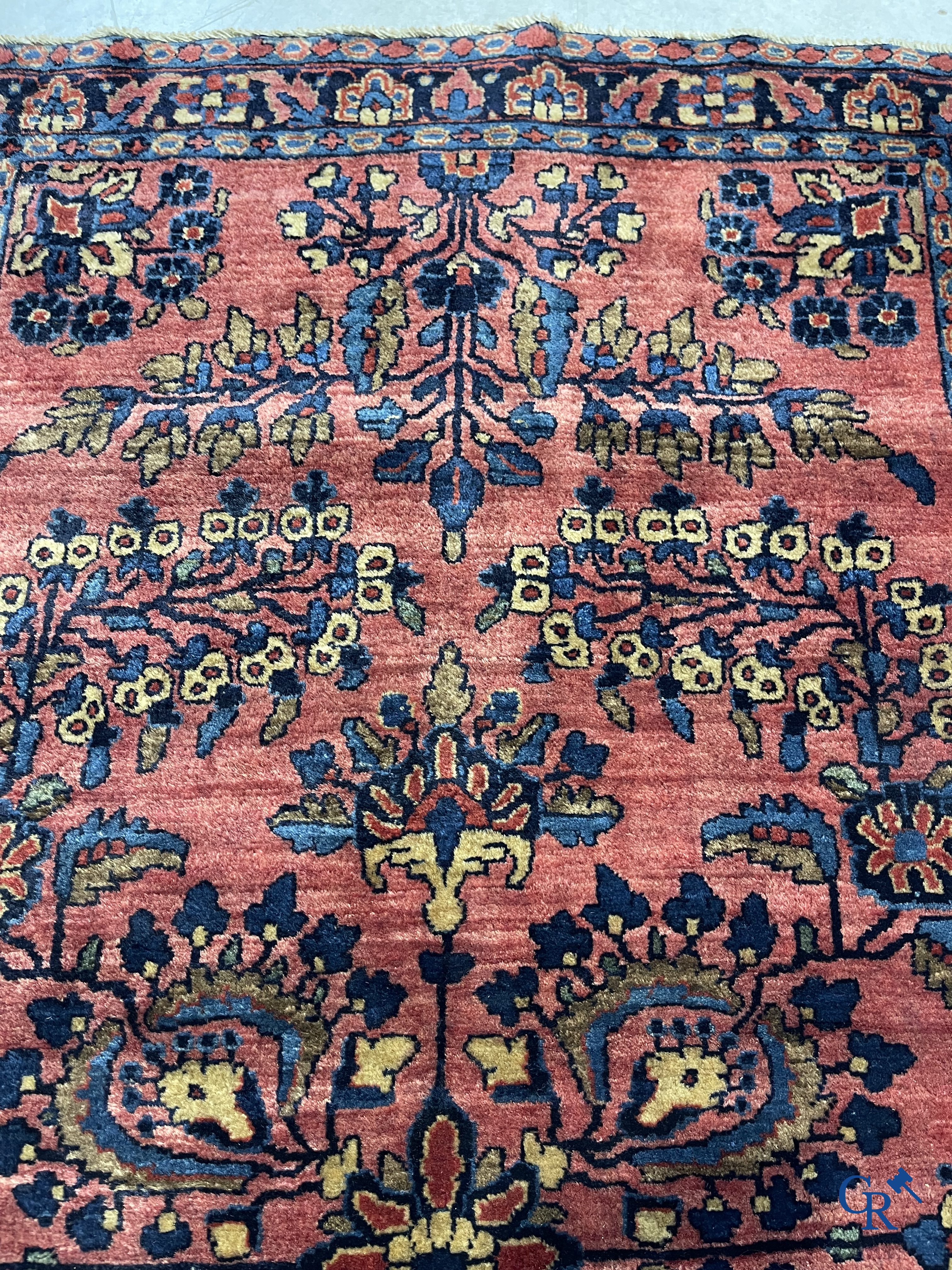 Oosterse tapijten. Sarouk. Antiek handgeknoopt Perzisch tapijt. Floraal decor. Zijde en wol.