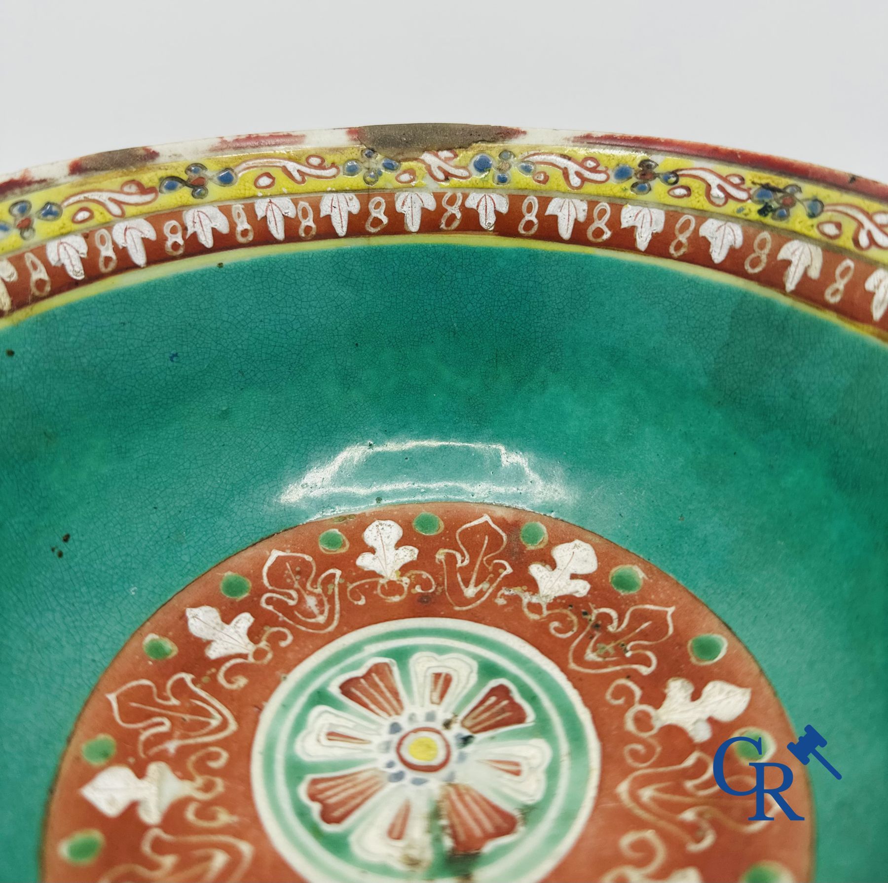 A Chinese bowl in Bencharong porcelain. 19th century.