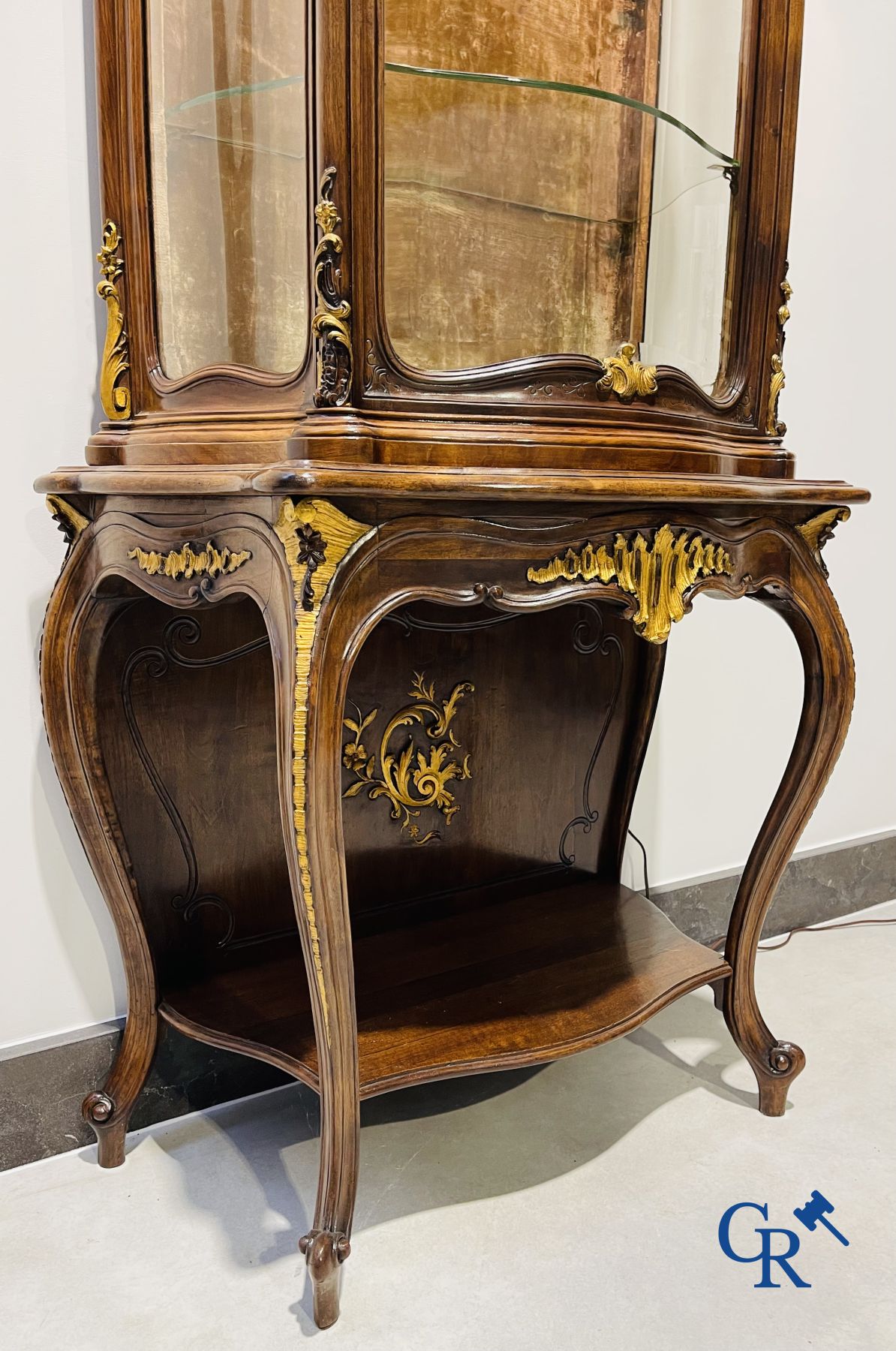 Showcase in walnut. LXV style. around 1900.