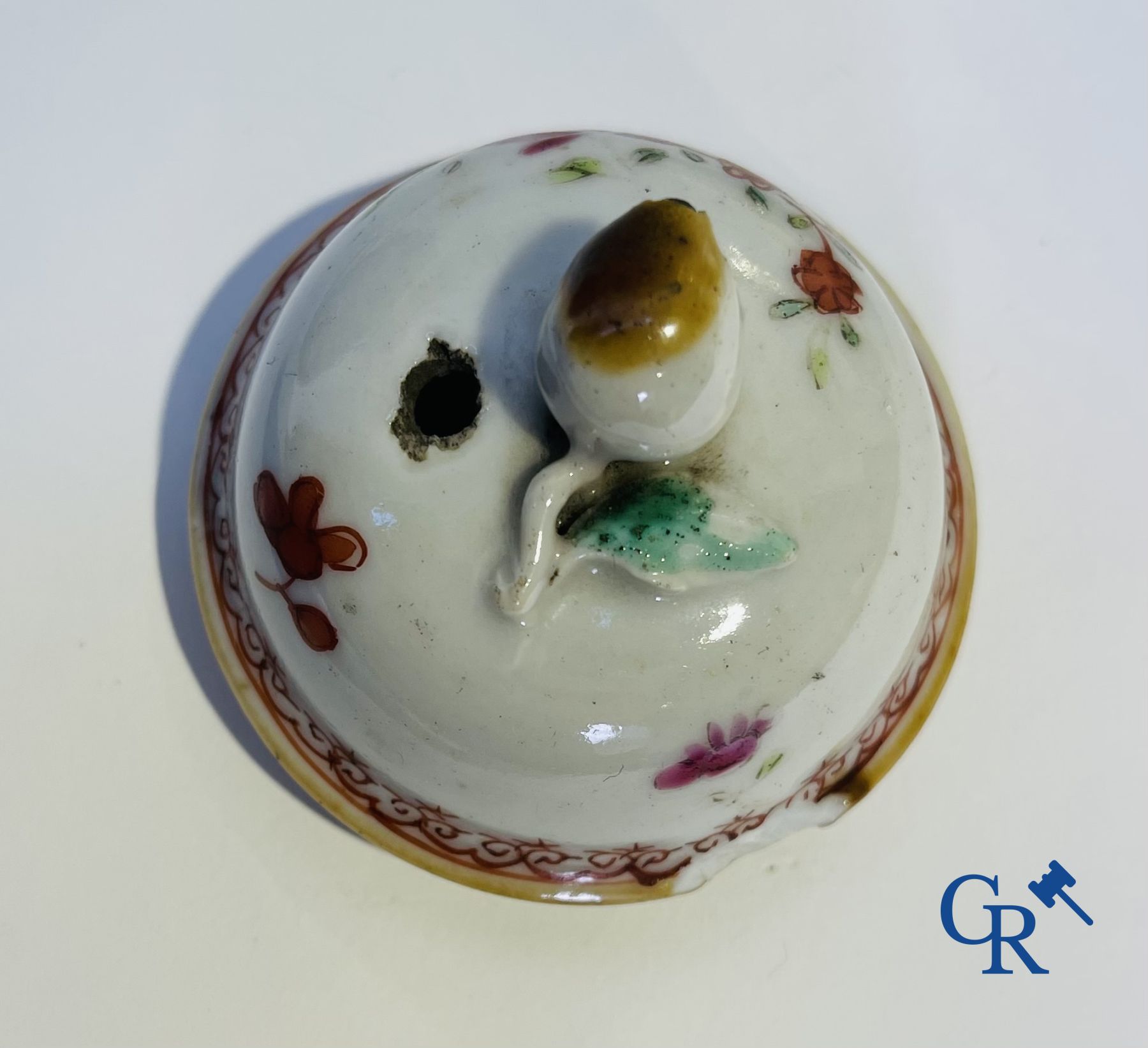 Porcelaine chinoise: 16 pièces de porcelaine chinoise XVIIIème et XIXème.