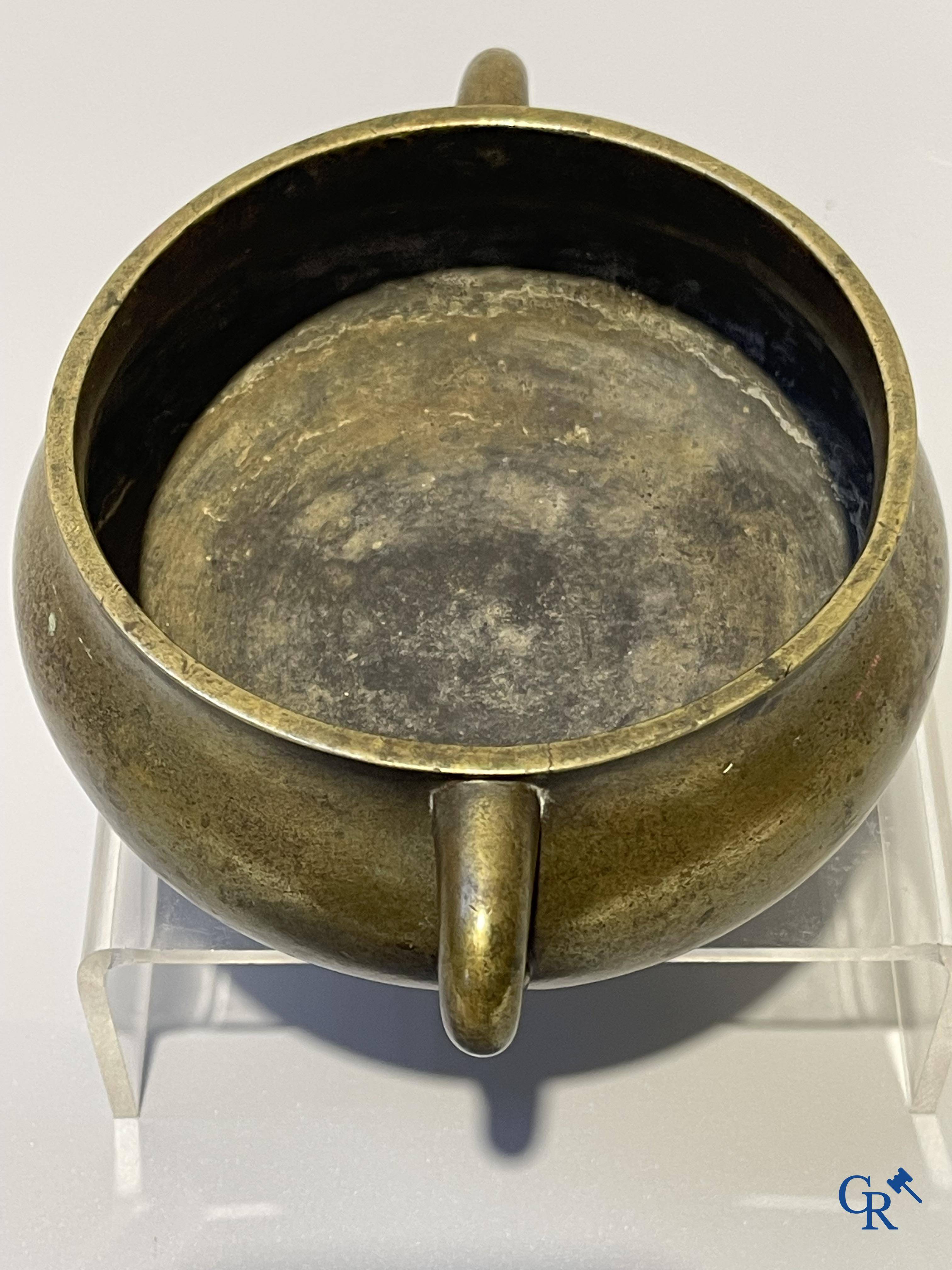 Asian Art, a Chinese bronze incense burner. Chóngzhēn Dīngchǒu nián zhì 崇禎丁丑年製 mark, dated 1637.