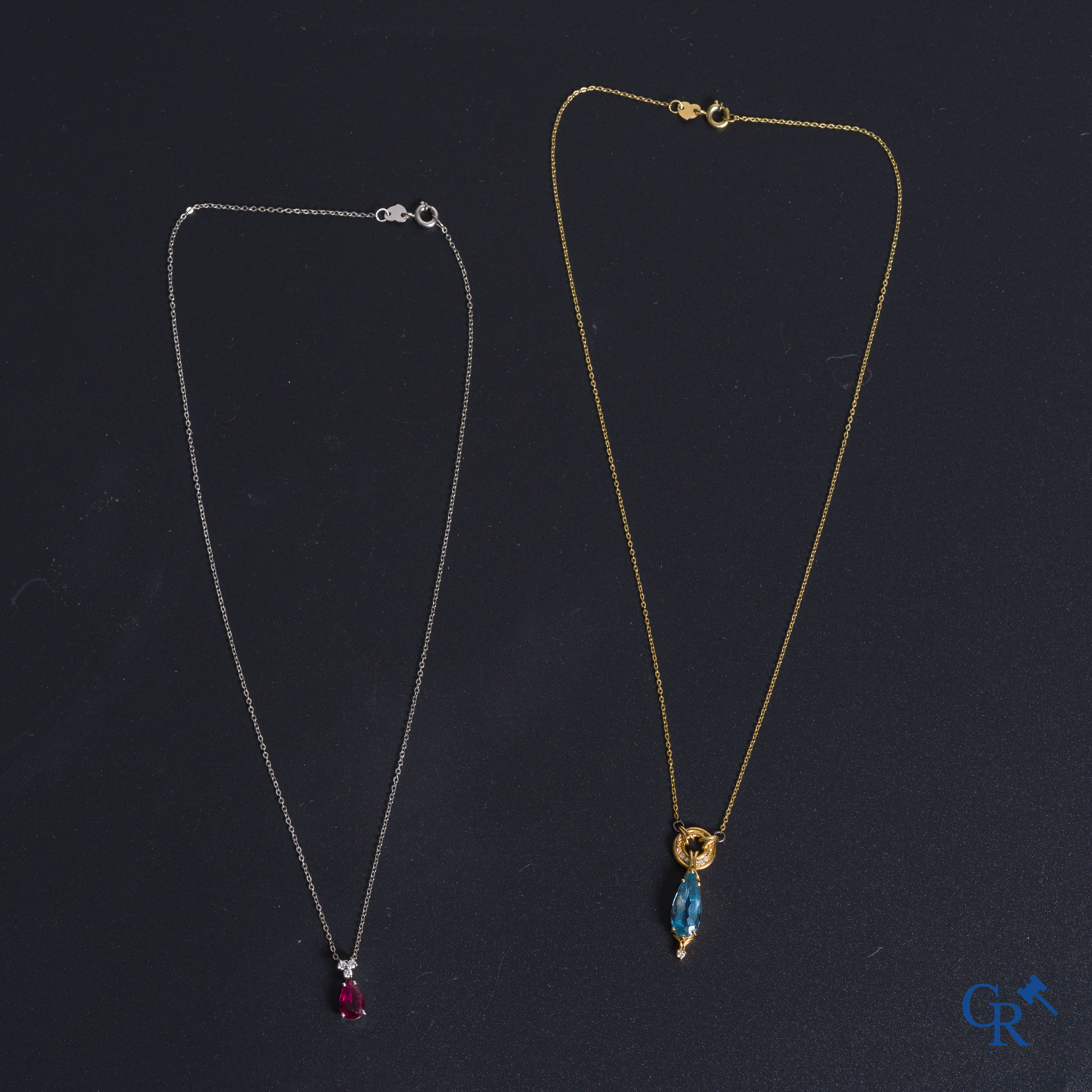 Jewellery: 2 necklaces in white- and yellow gold 18kt (750°/00) with an aquamerine and a ruby.