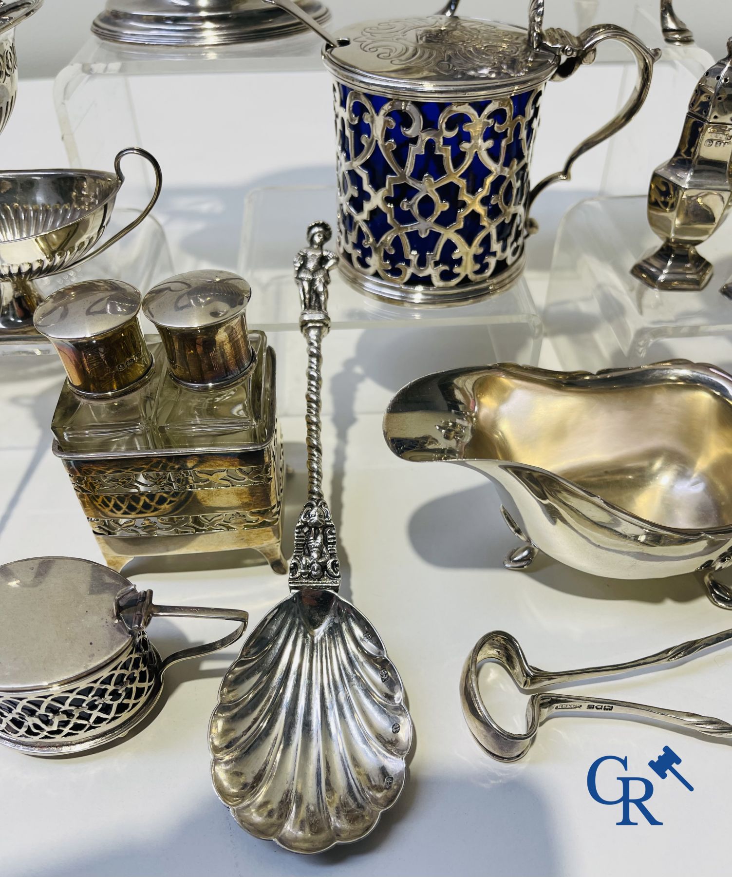 Silver: Important lot with various pieces of English silver. (various hallmarks) 19th-20th century.