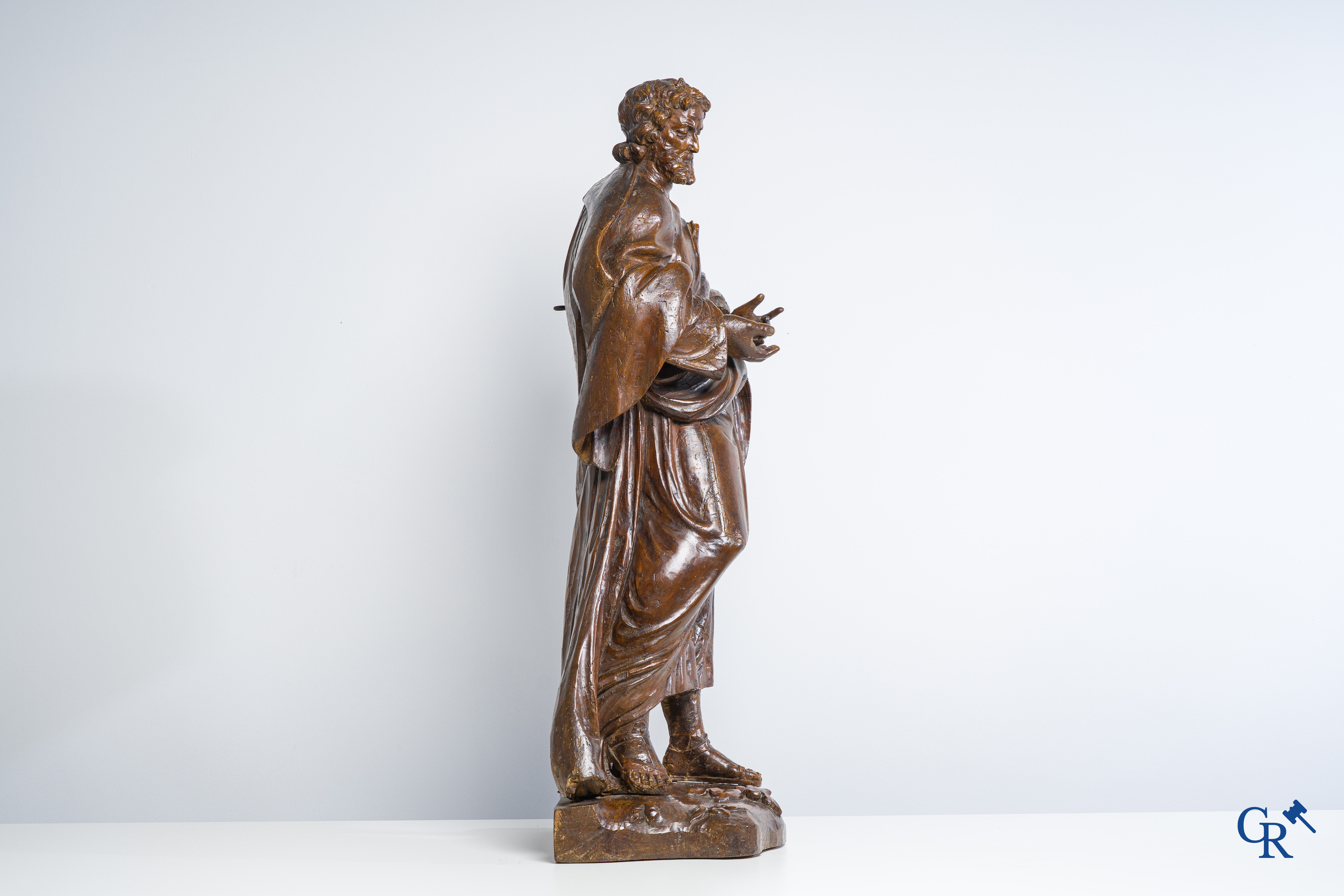 Statue of an apostle in limewood. 17th-18th century.