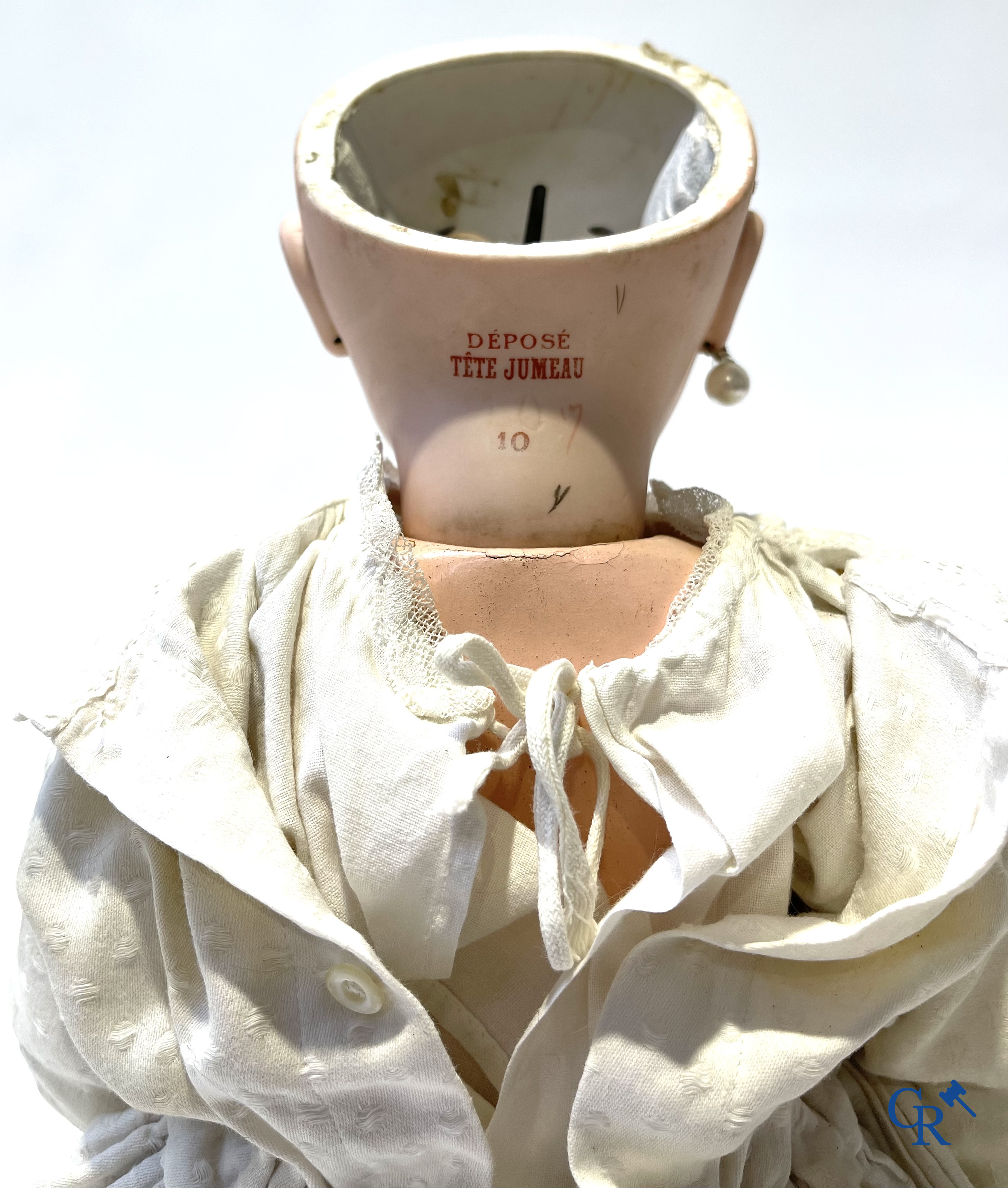 Oud speelgoed, Jumeau, pop met porseleinen hoofd gemerkt Tête Jumeau Déposé, n°10.