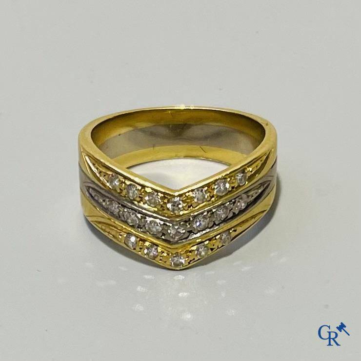 Jewellery, a ring bi-color in gold 750°/00 set with 19 small diamonds.