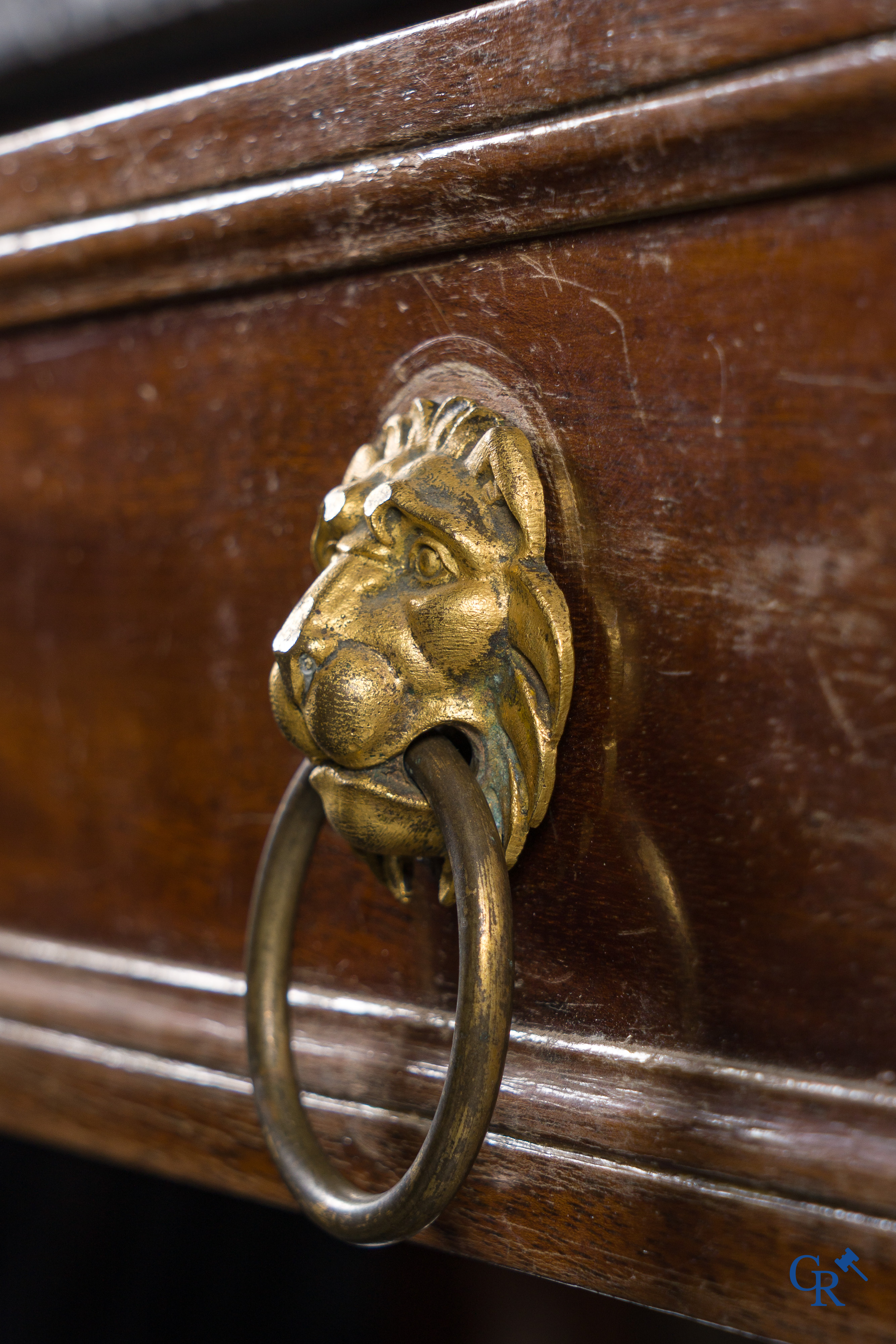 Empire tijdperk, een console in mahonie met vergulde Egyptische bustes. Gemerkt Jacob. Circa 1810.