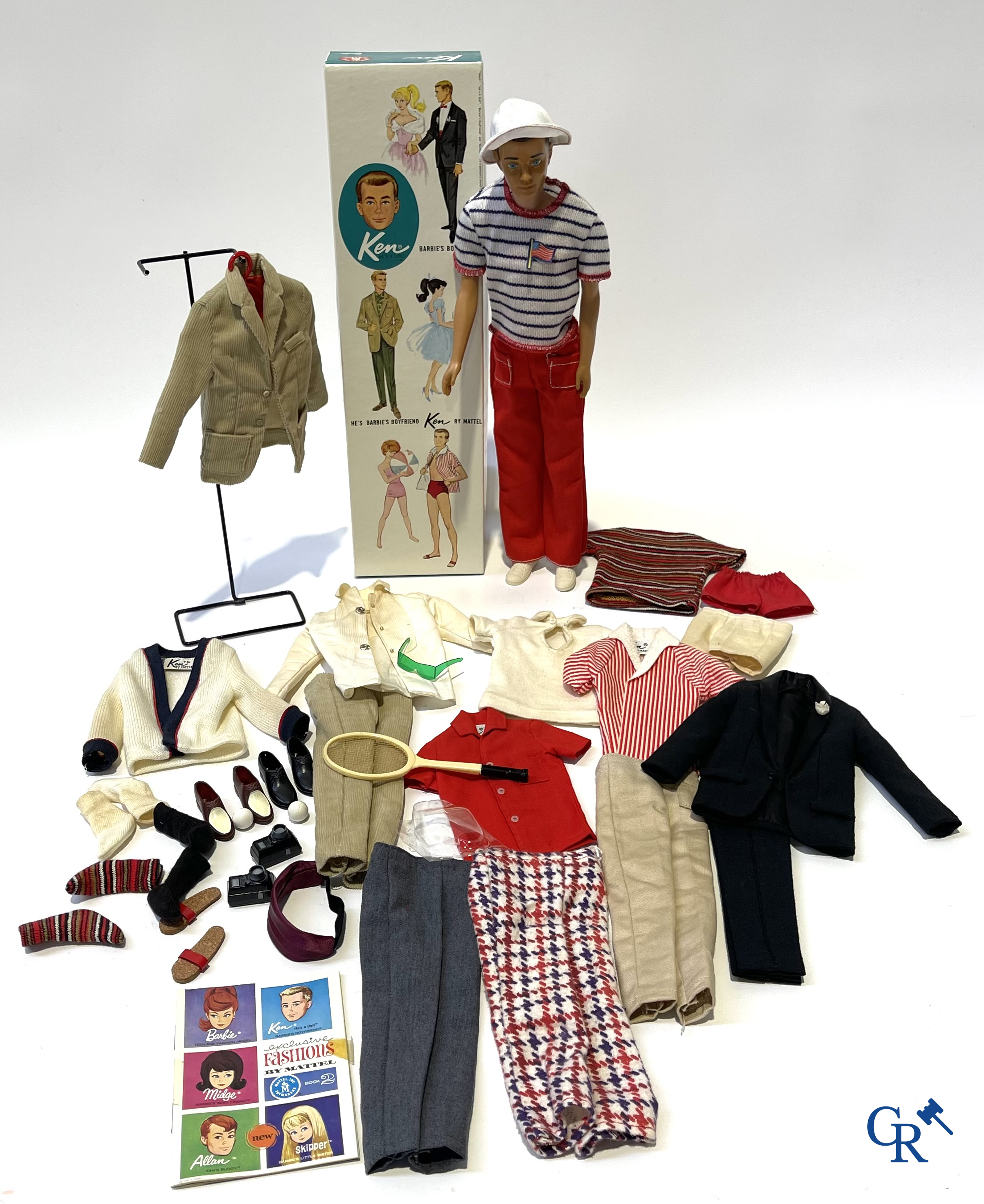 Vieux jouets. Mattel, un beau lot de poupées et attributs. Barbie, Ricky, Skipper, Ken, etc. Années 1960 et plus tard.