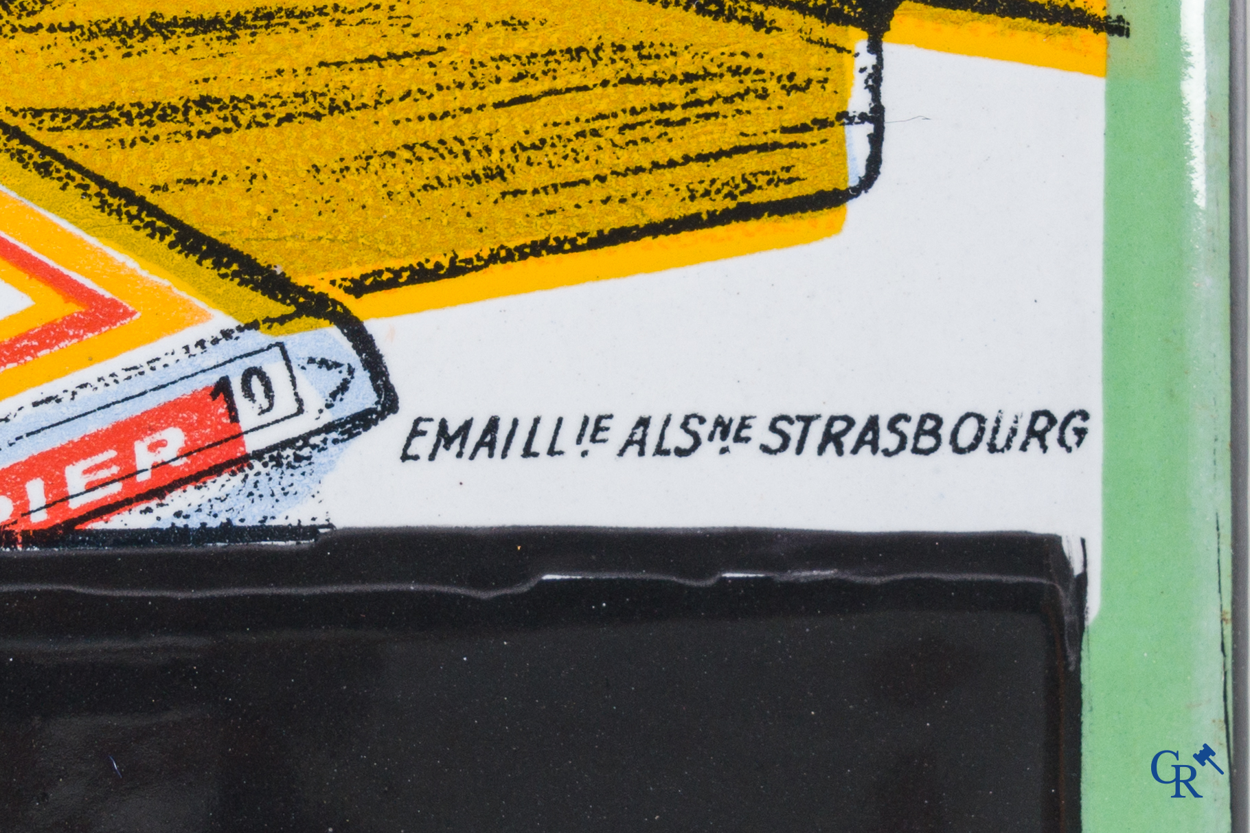 Chocolat Pupier, emaille reclamebord geïllustreerd met het personage ontworpen door Jean D'Ylen. Circa 1930.