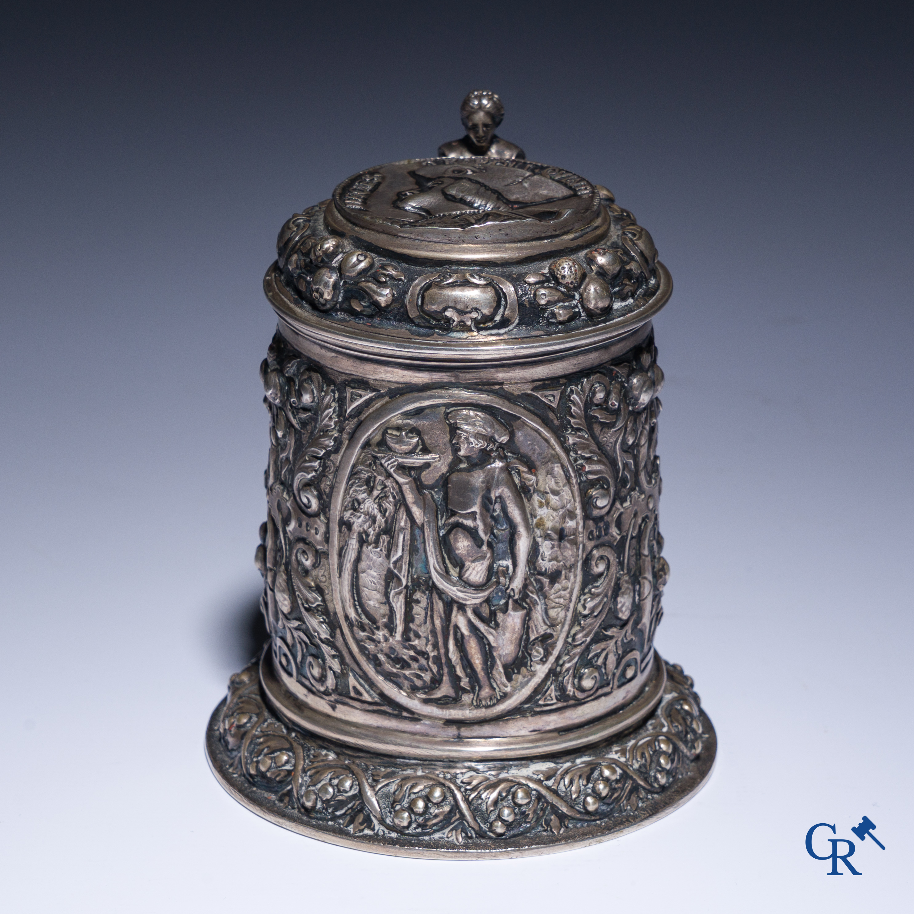 Zilver, Tankard. Profiel van Karel V "Karoli qvinti effigies" en een afbeelding van de Zuilen van Hercules.