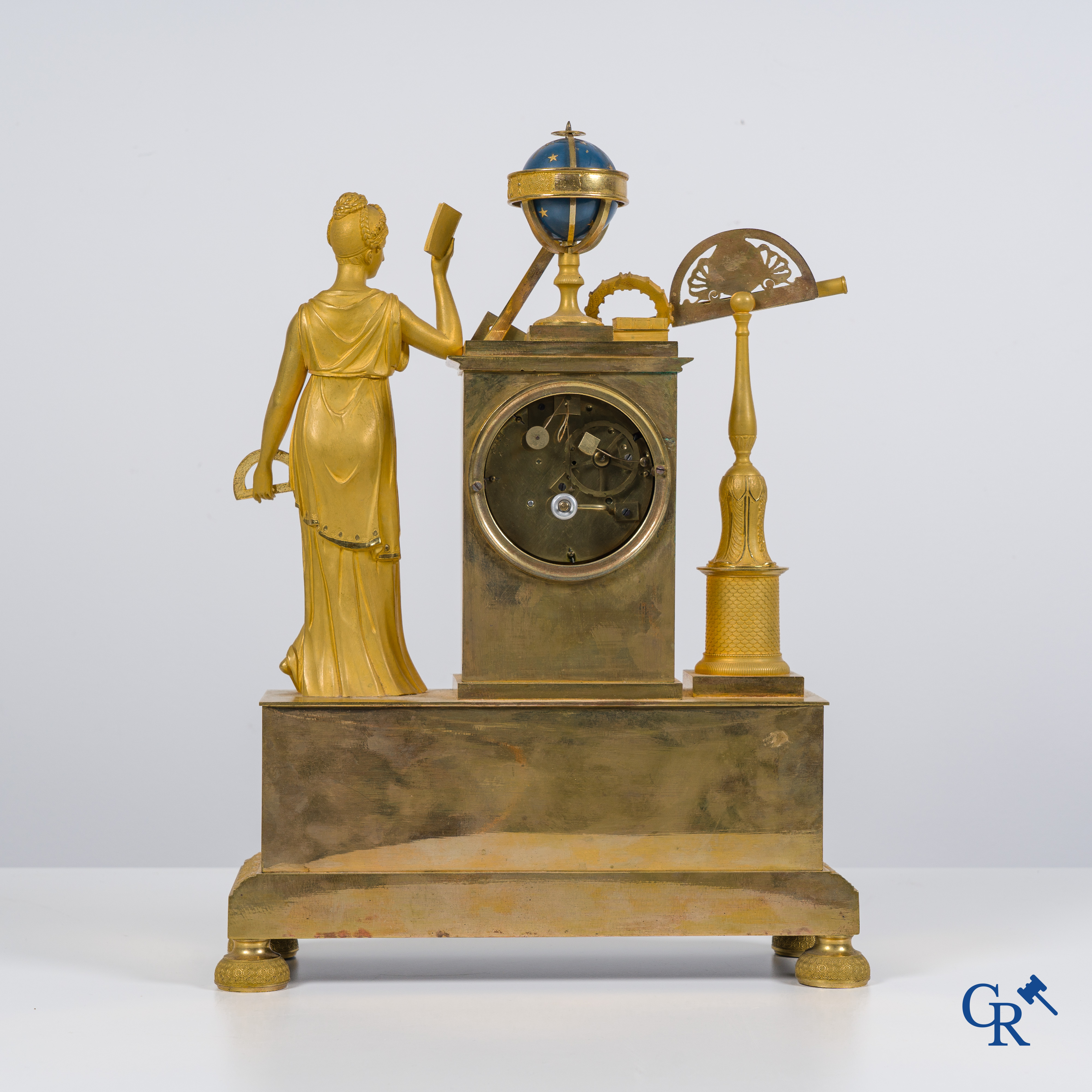 Fleschelle à Paris, richly decorated and finely chiseled clock. Restoration period. 1st half 19th century.