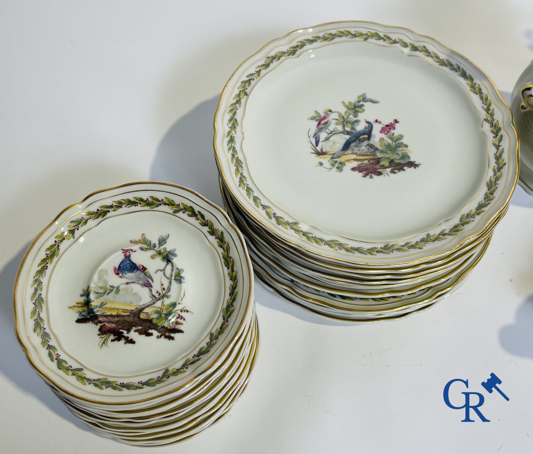 Limoges. L. Bernardaud & Cie. Prachtig servies in Limoges porselein. Model Chevreuse.