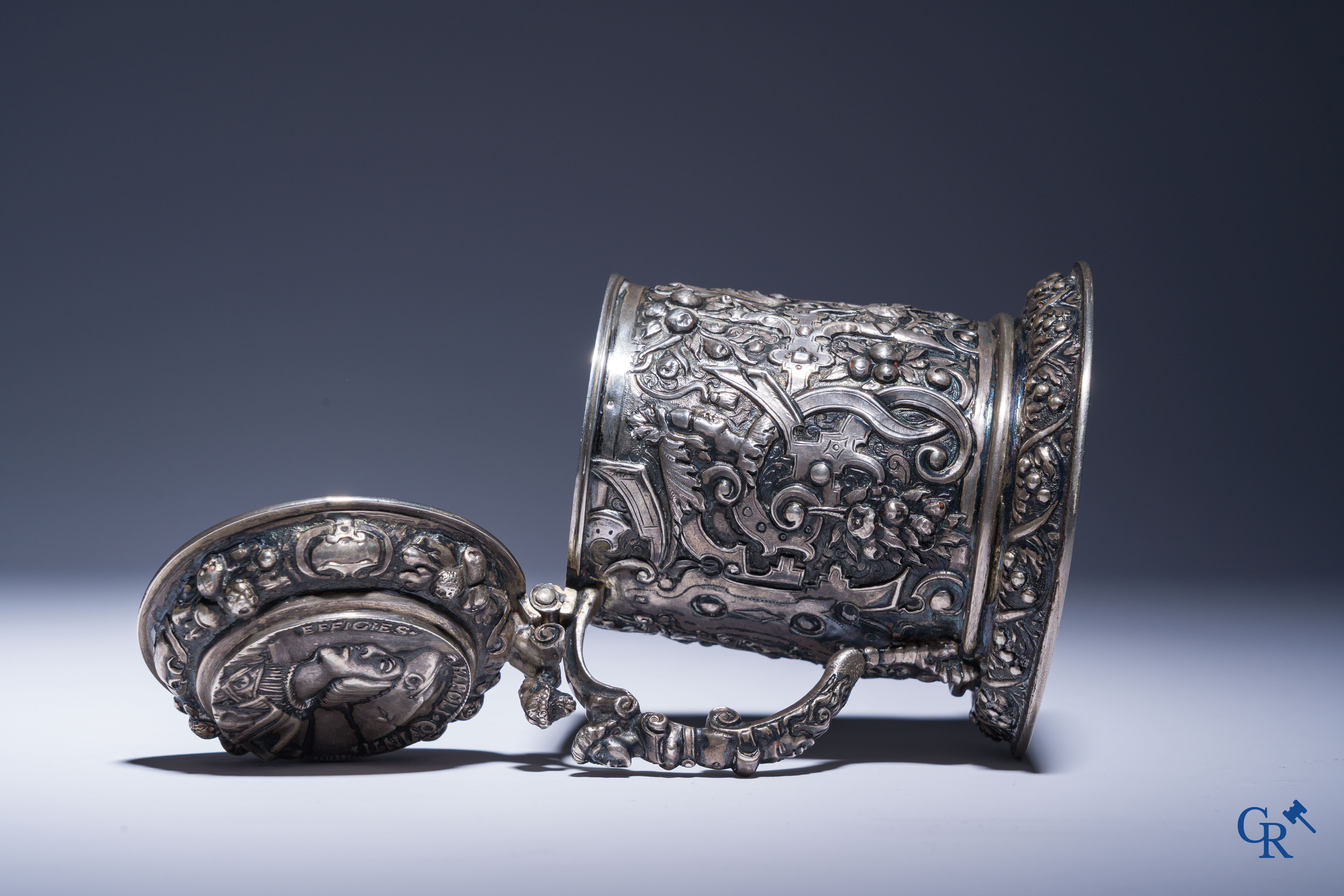 Zilver, Tankard. Profiel van Karel V "Karoli qvinti effigies" en een afbeelding van de Zuilen van Hercules.