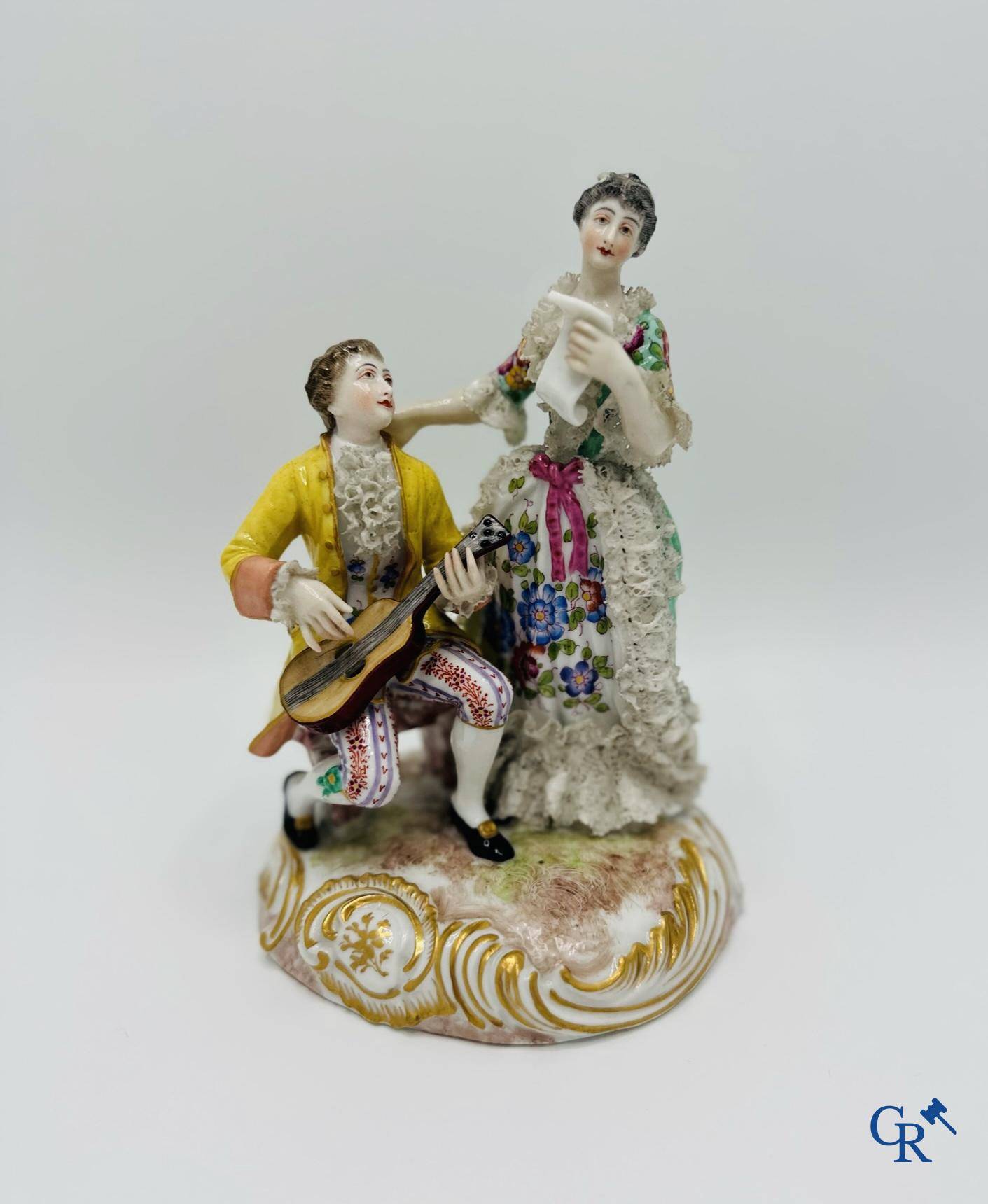 Porcelaine: 3 groupes en porcelaine polychrome dans le gout de Meissen. 19 ème.