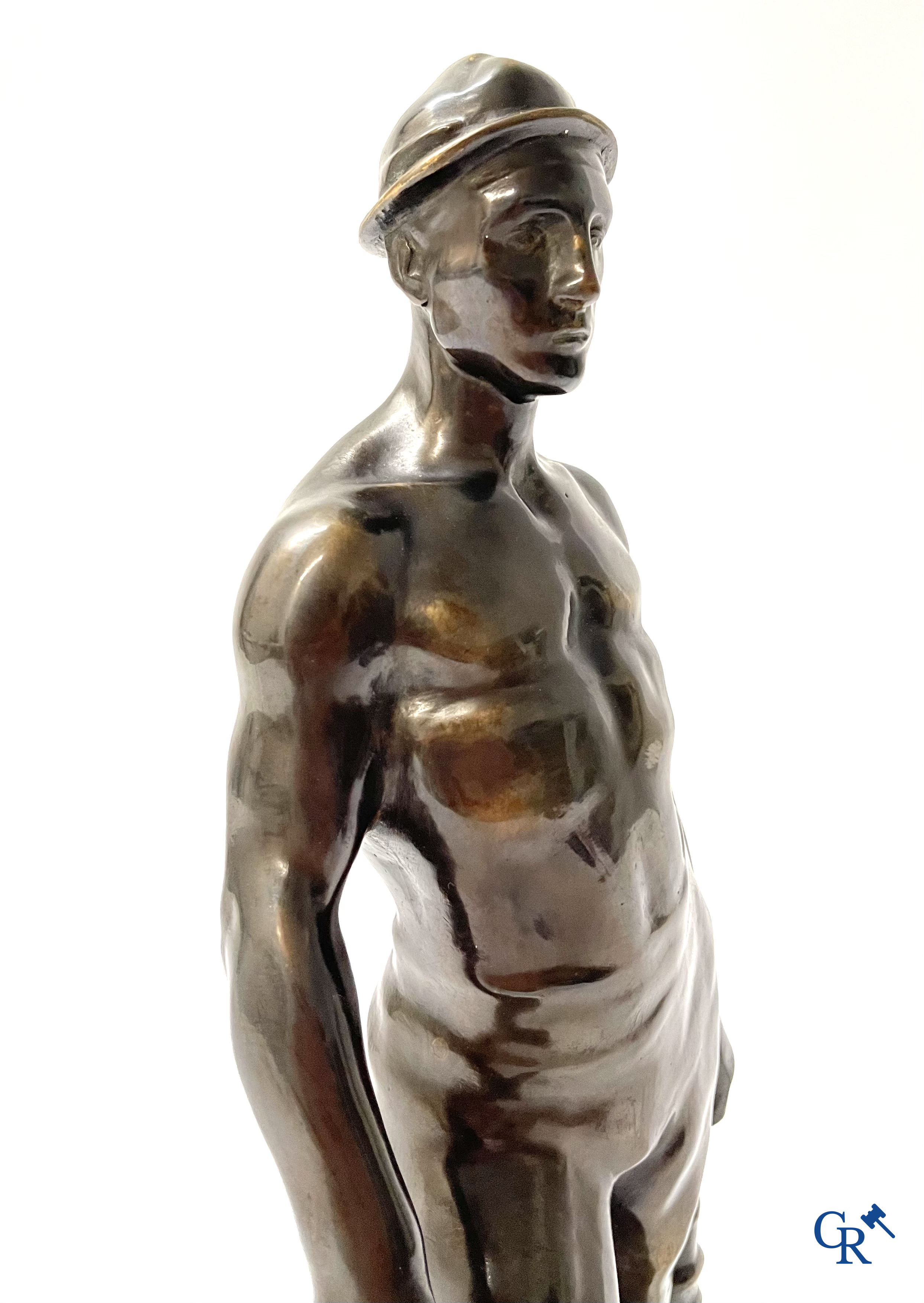 Constantin Emile Meunier (1831-1905) (d'après) Une paire de statues en bronze à patine brune, "Le Mineur" et "Le débardeur".