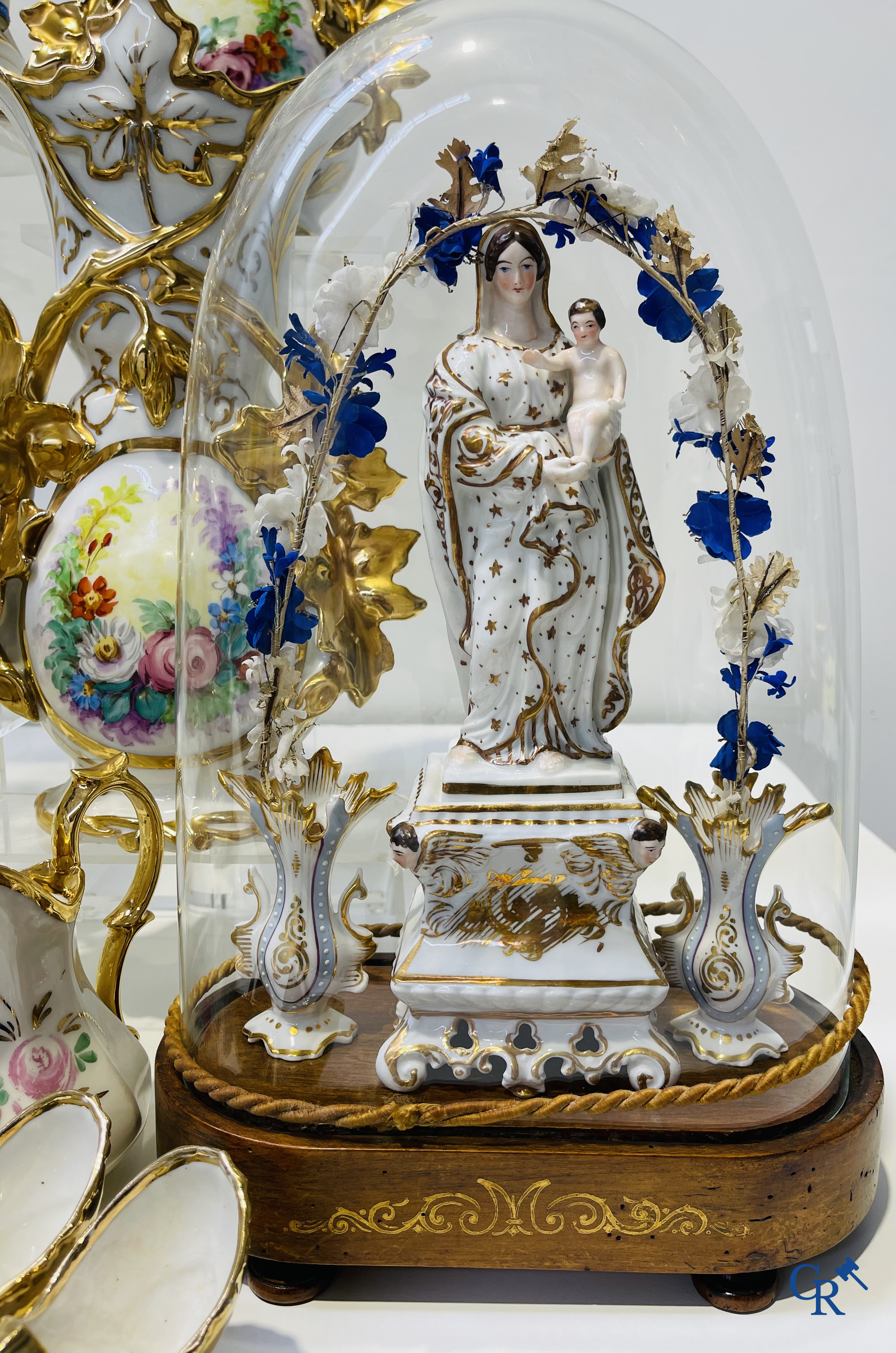 Large lot of holy water vessels, statues of saints, etc. in old Brussels and Paris porcelain. 