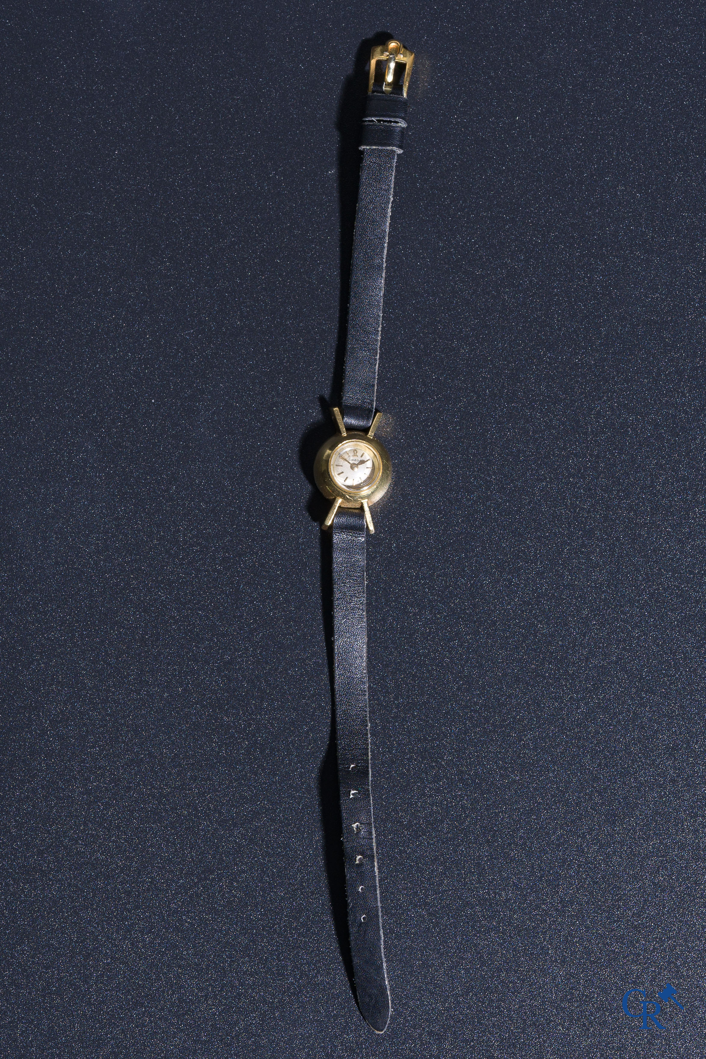 Watches: Omega, a small ladies wristwatch in gold 18K (750°/00).