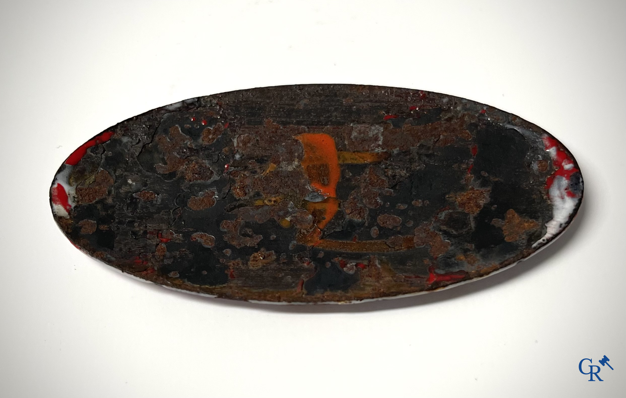 Automobilia. Bugatti, originele Bugatti "macaron" of grille teken in geëmailleerd metaal.