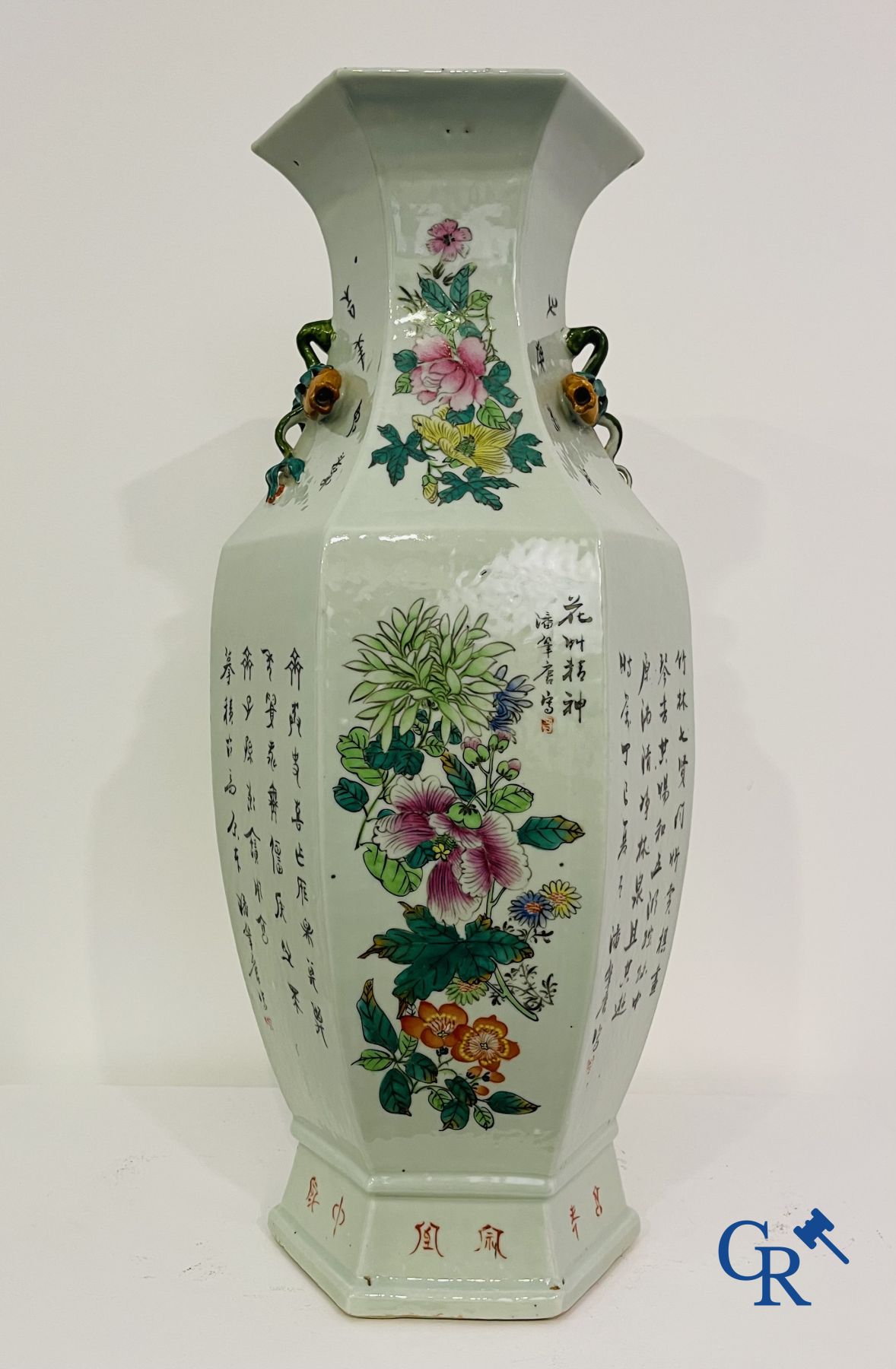 Asian Art: Chinese porcelain. A hexagonal Chinese Famille rose vase with sages and scholars. 19/20th century.