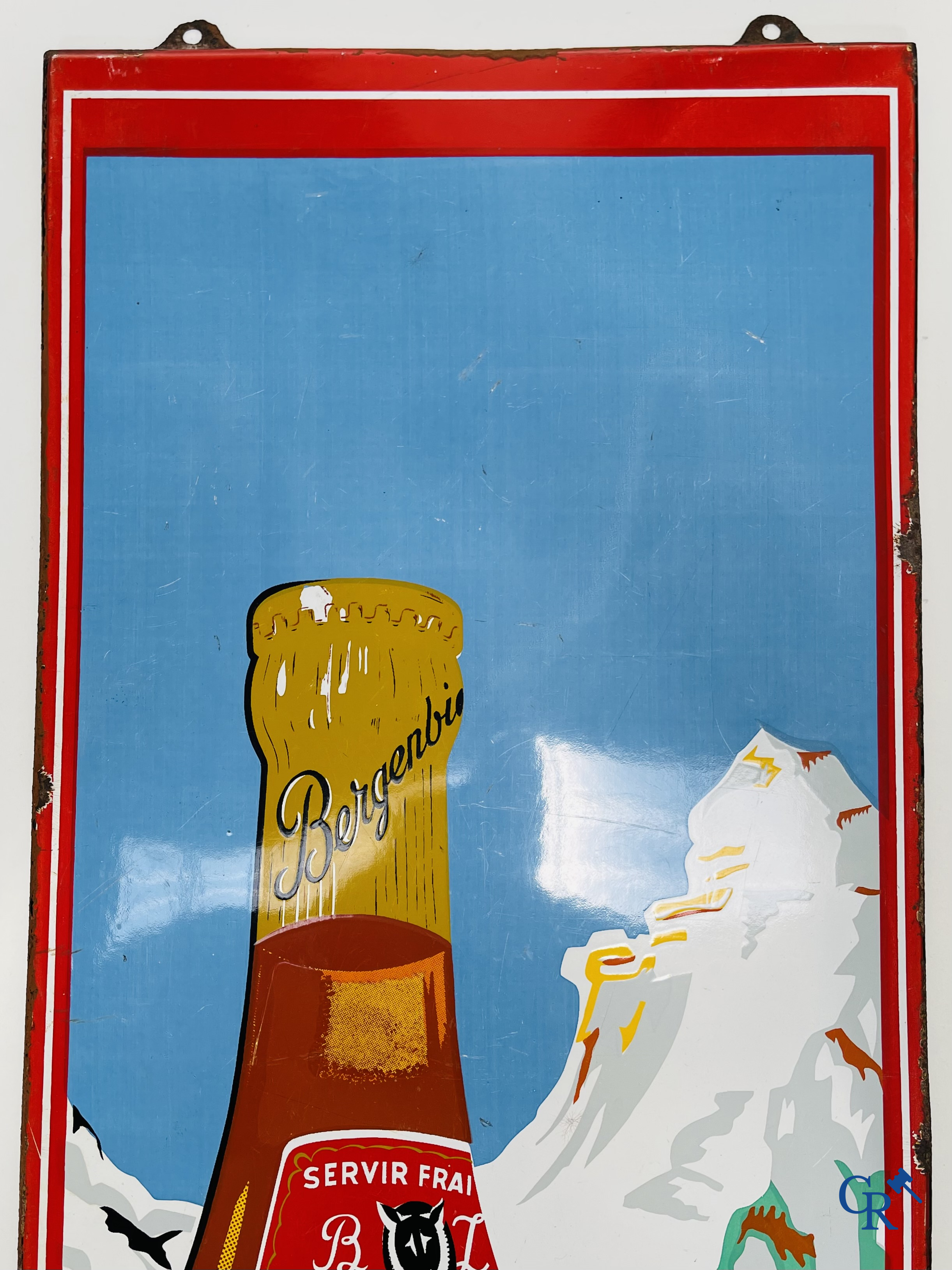 Bergenbier. Emaille reclamebord voor de luxepils "Bergenbier" van brouwerij Zeeberg te Aalst. Emaillerie Koekelberg '56.