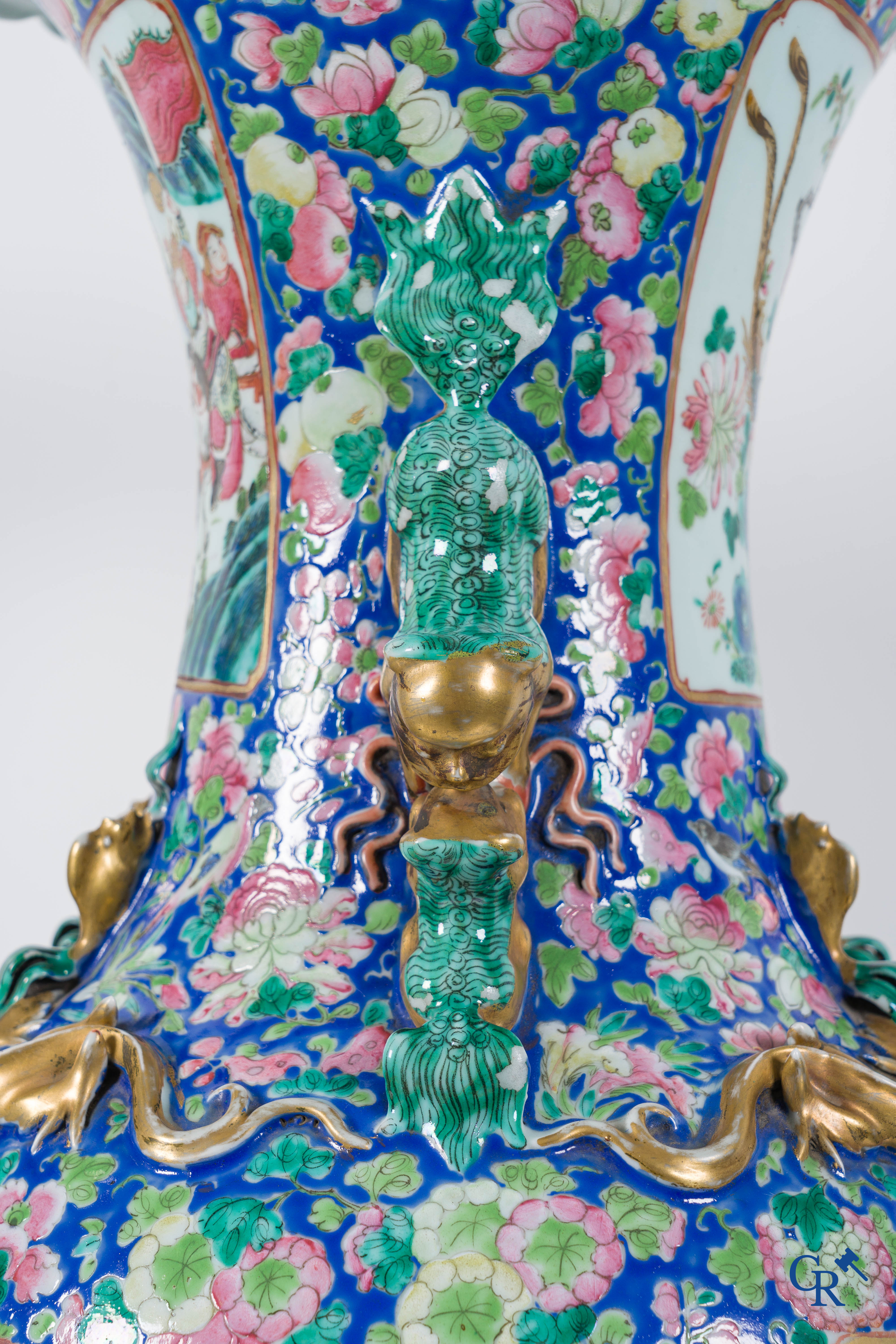 Asian Art: Chinese porcelain. A pair of imposing Chinese vases with famille rose decor. China 19th century.