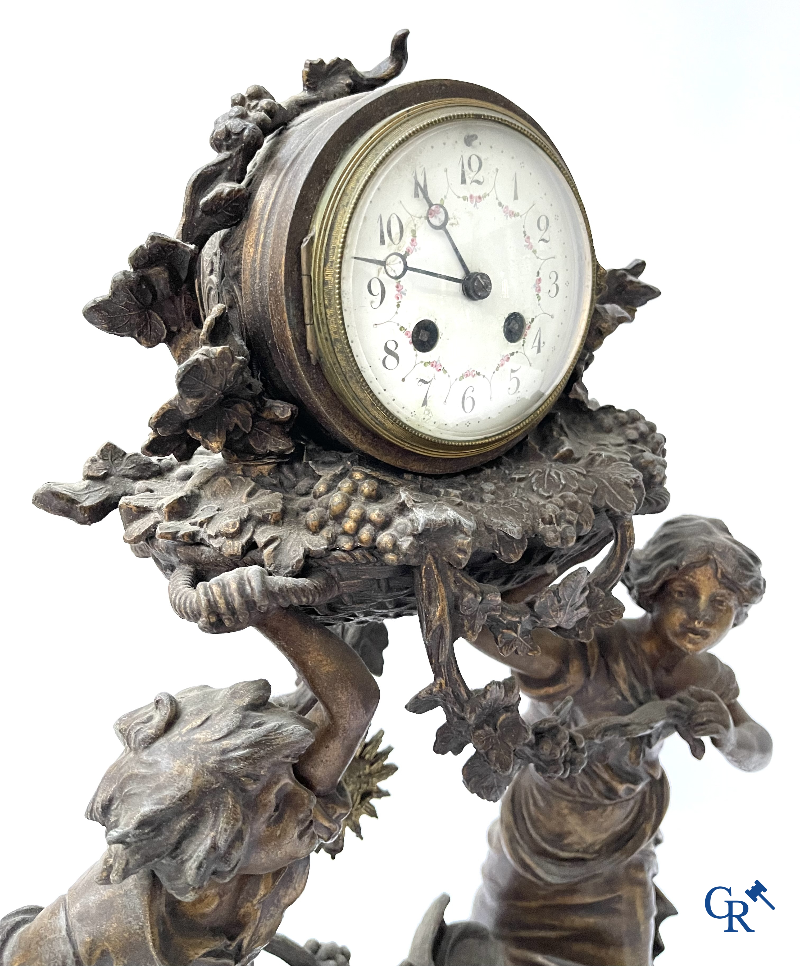 Louis & François Moreau (d'àprès). Grande garniture de cheminée 3 pièces en régule et marbre. Vers 1910.